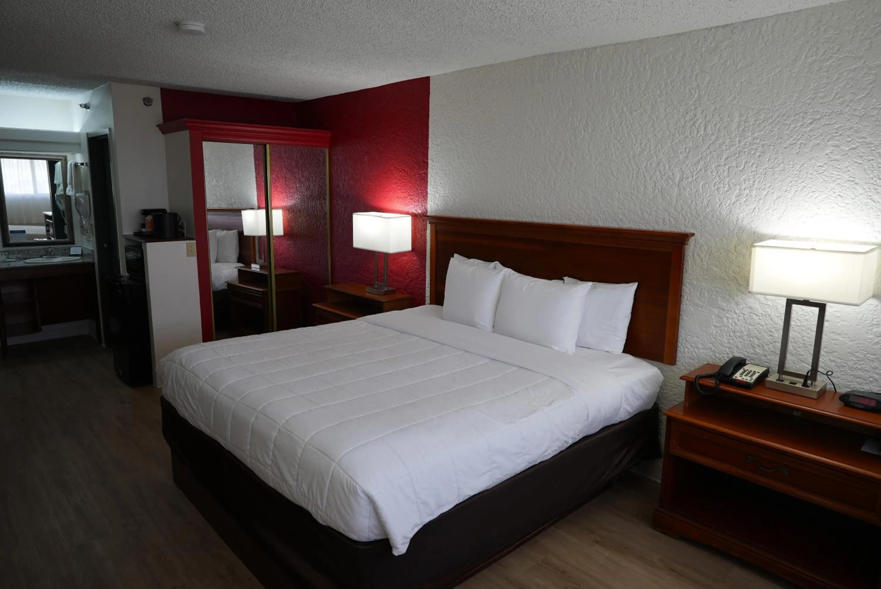 Bedroom, Bed in Clarion Hotel Broken Arrow - Tulsa