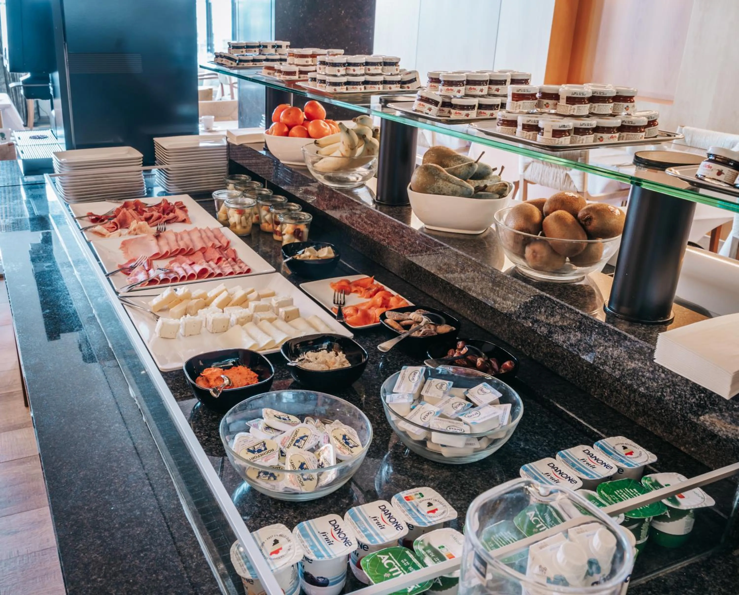 Buffet breakfast in Hotel Riant-Séjour by WP Hotels