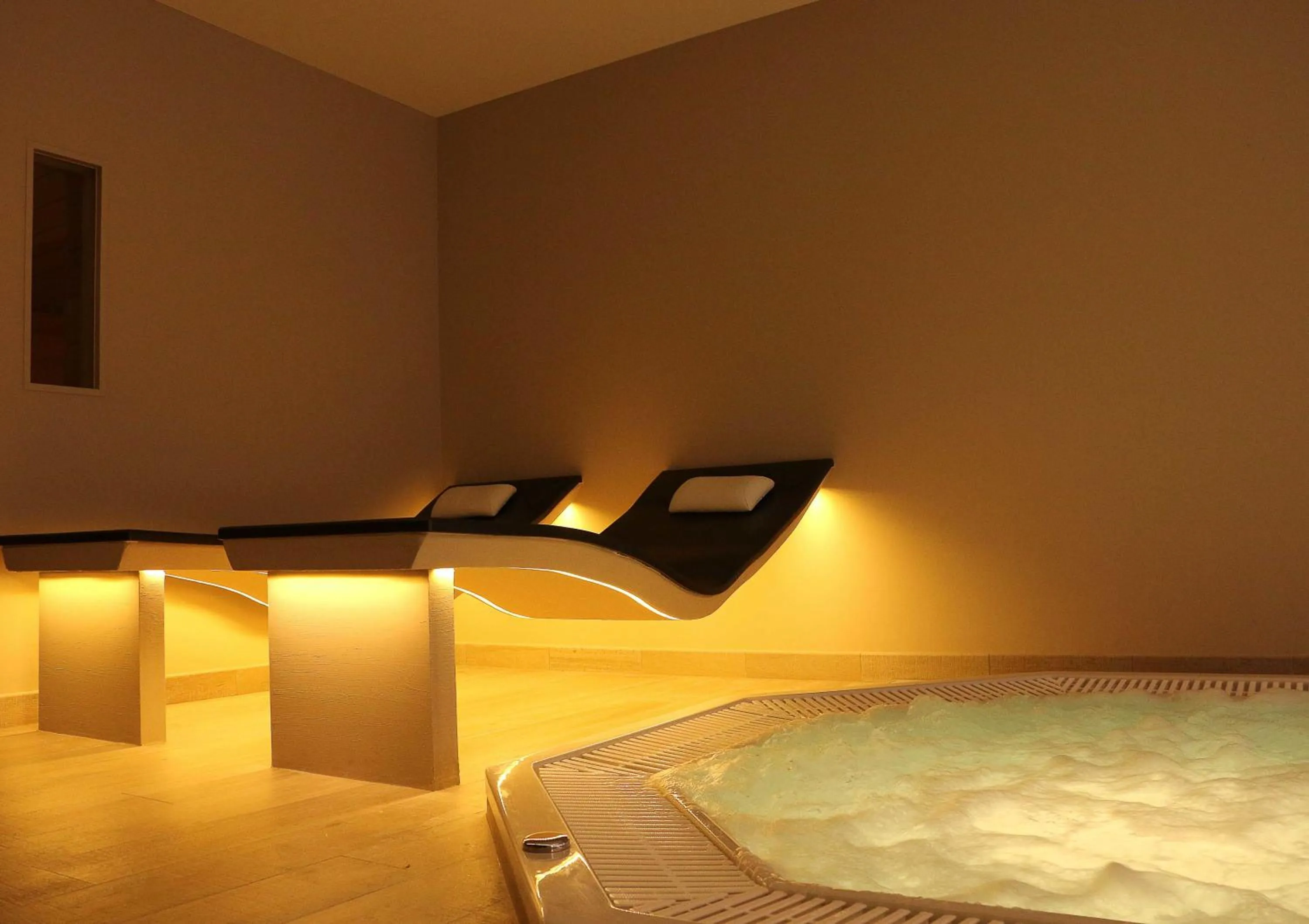 Spa and wellness centre/facilities in Hotel Riant-Séjour by WP Hotels