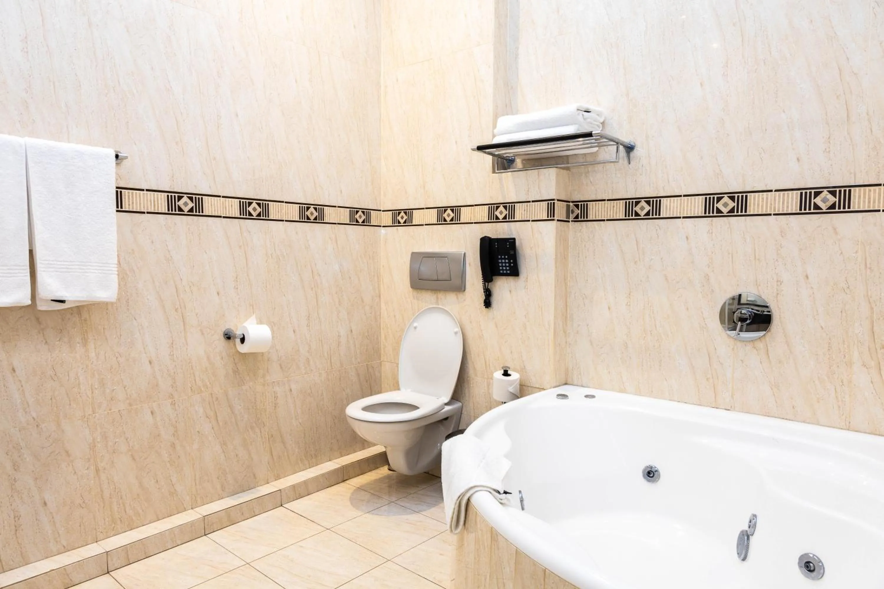 Toilet in Premier Hotel The Richards