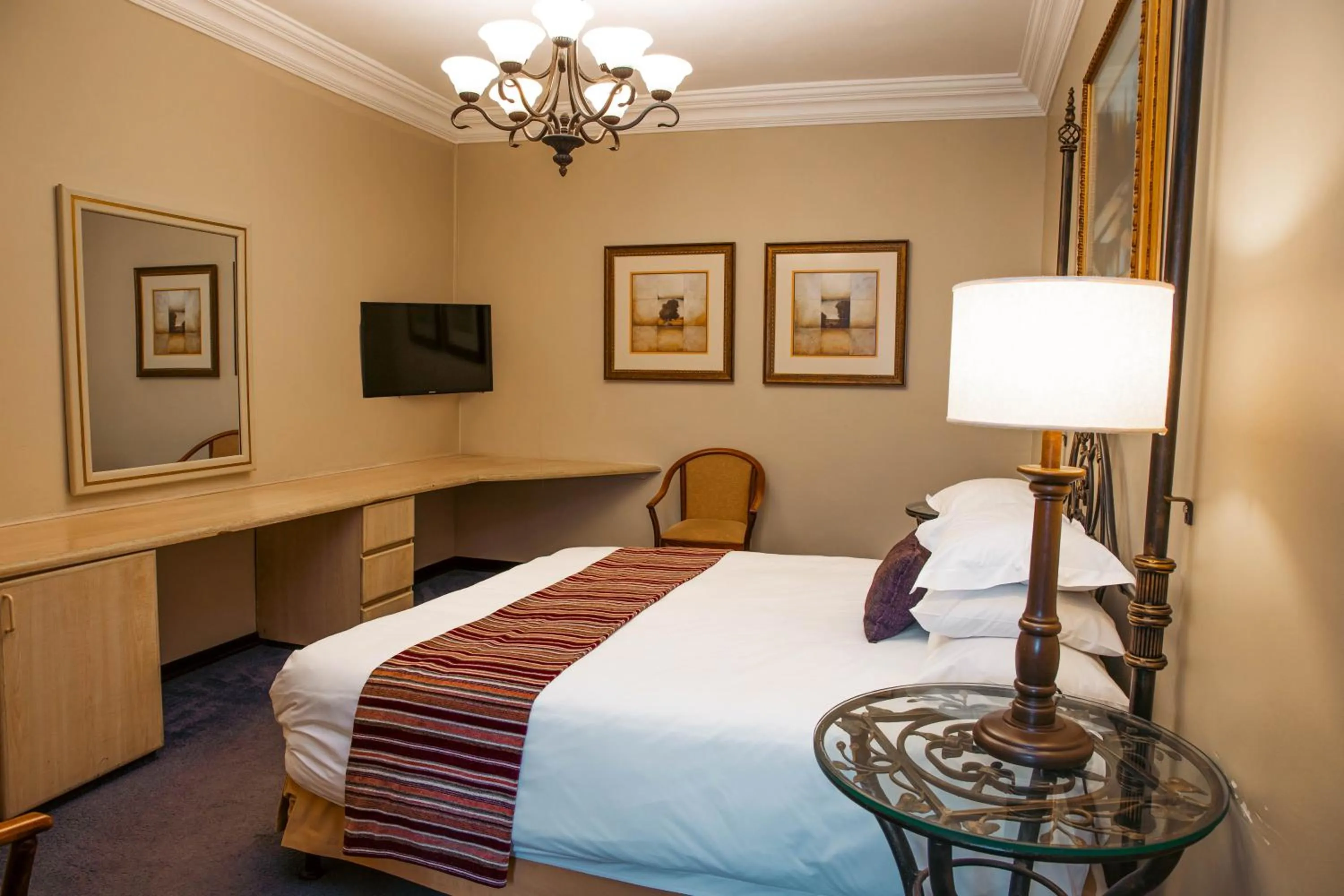 Bed in Premier Hotel The Richards