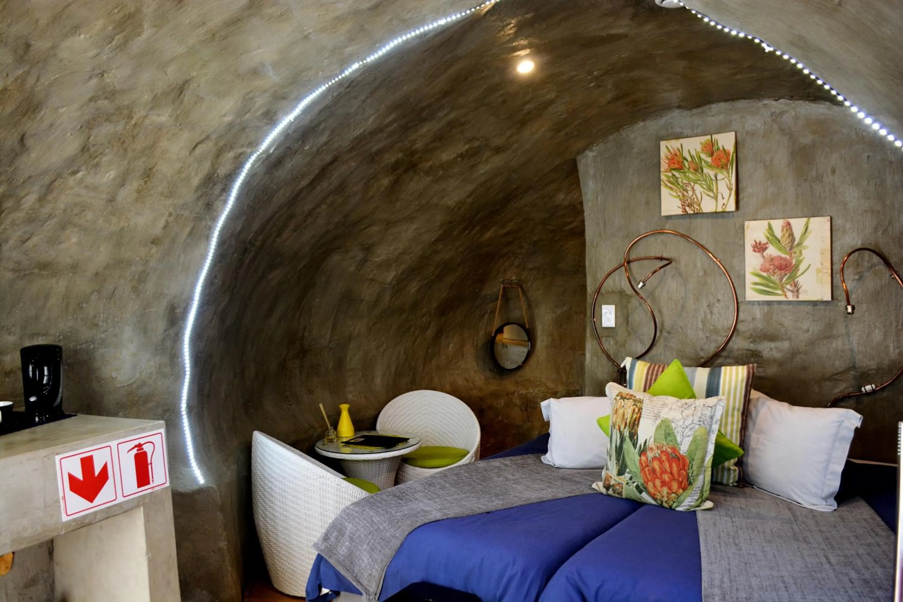 Photo of the whole room, Bed in Addo Dung Beetle Guest Farm