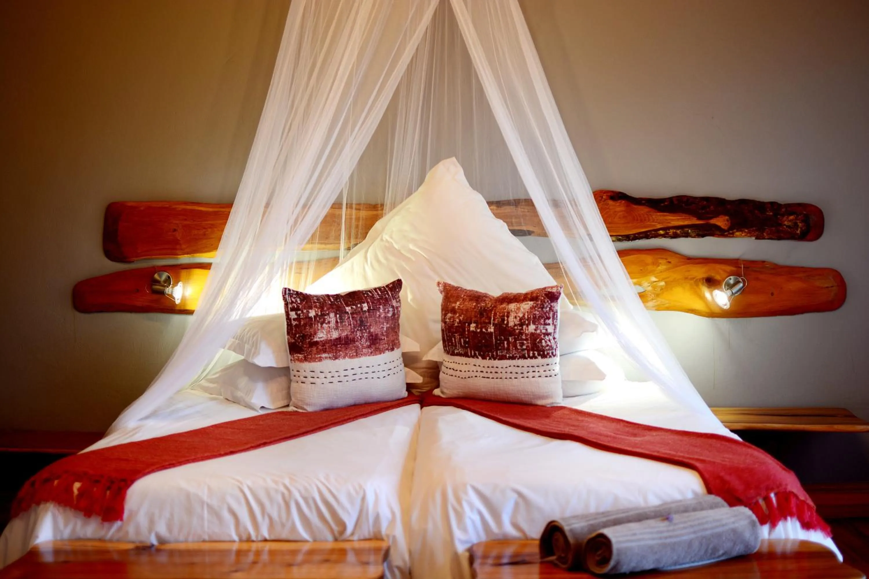 Bed in Addo Dung Beetle Guest Farm