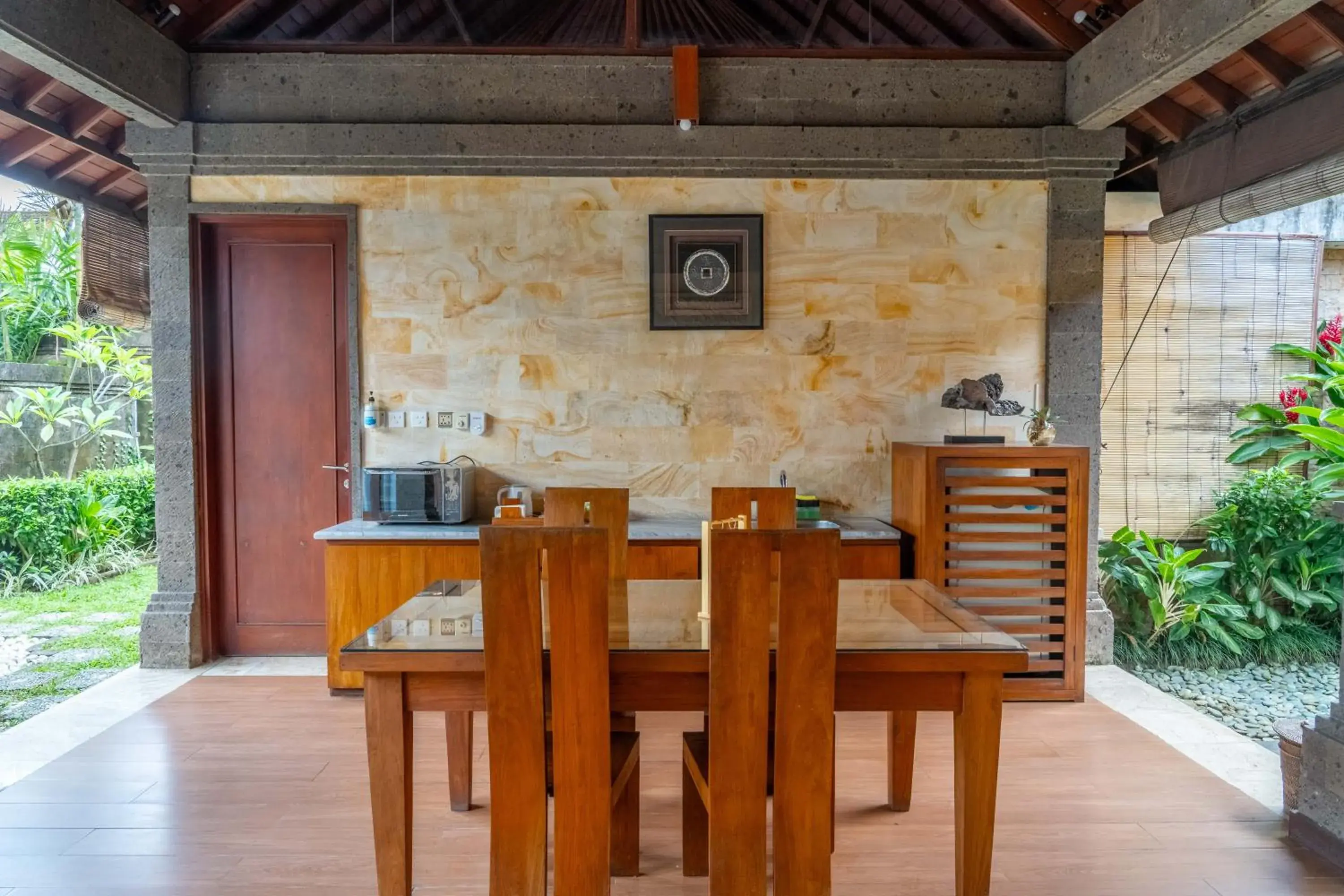 Living room in Bali Prime Villas Seminyak by Kanaya Hospitality Living room in Bali Prime Villas Seminyak by Kanaya Hospitality