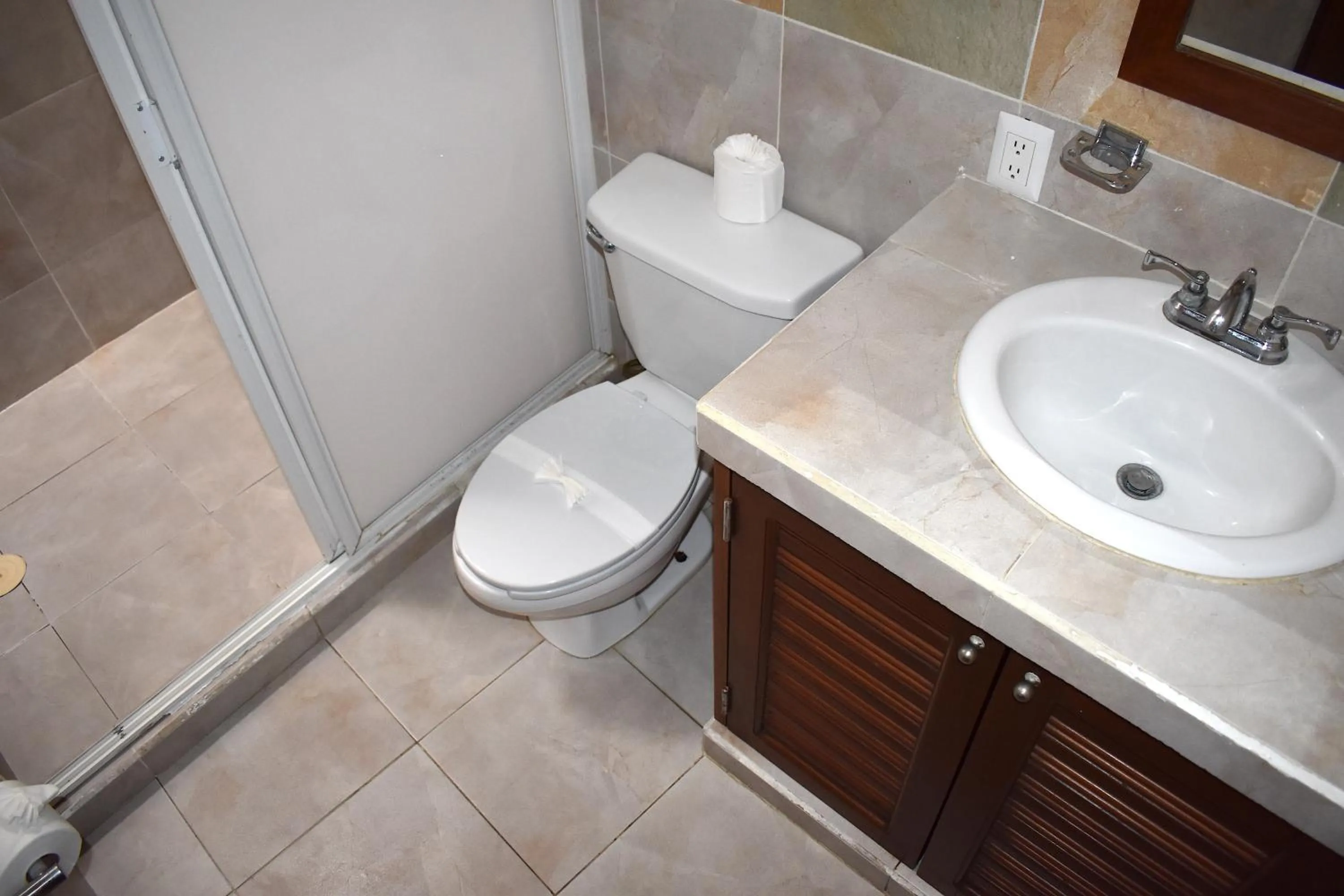 Bathroom in Plaza Almendros Hotel Isla Mujeres