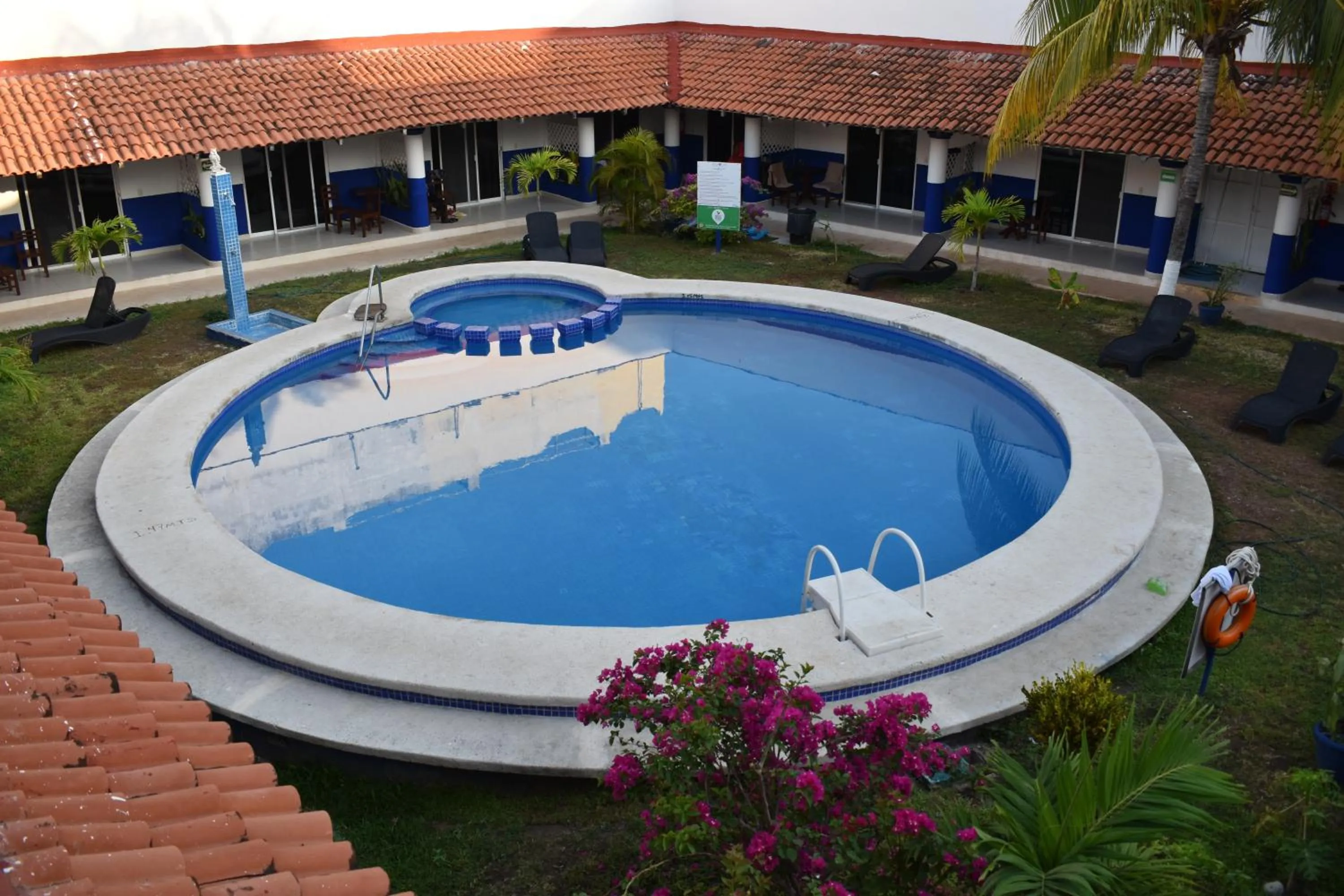 Swimming pool in Plaza Almendros Hotel Isla Mujeres