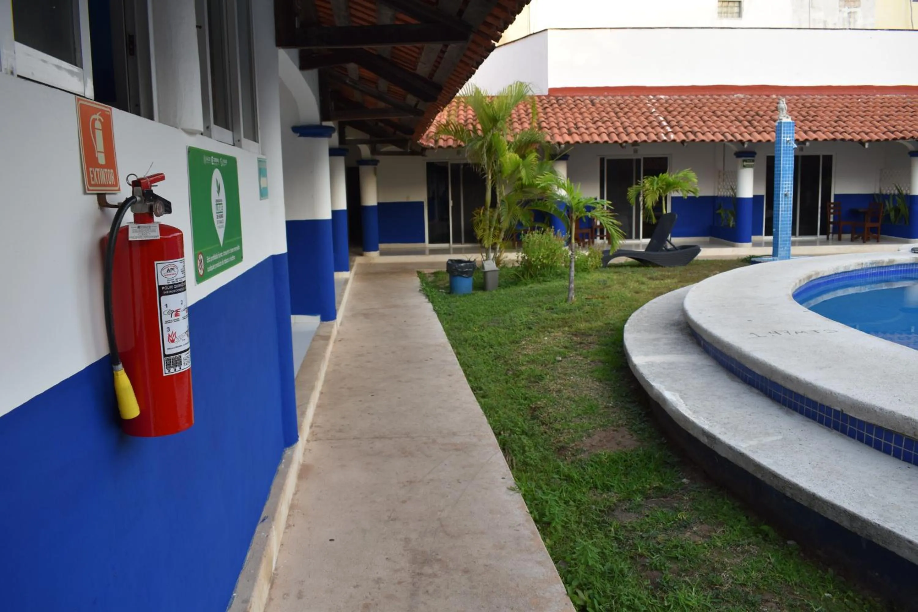 Swimming pool in Plaza Almendros Hotel Isla Mujeres