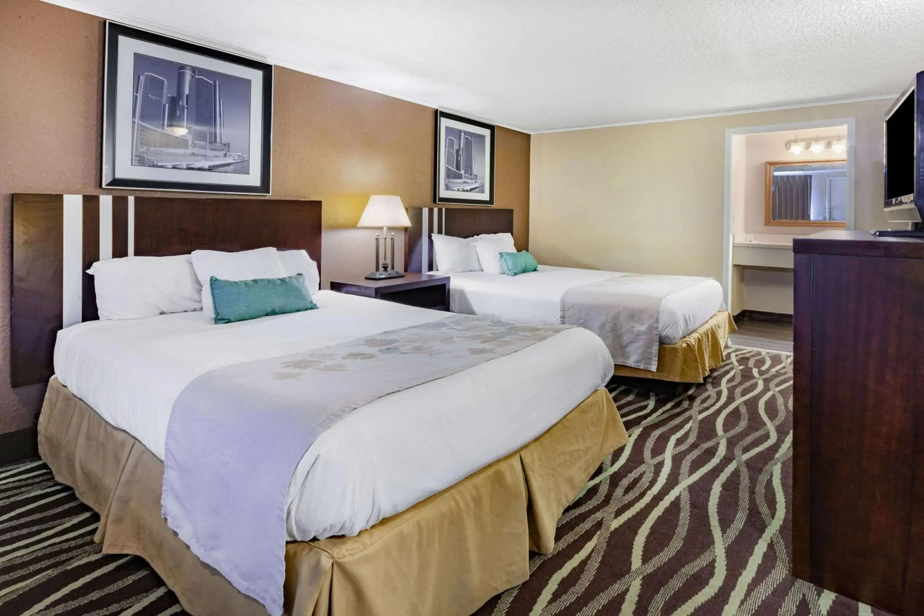 Queen Room with Two Queen Beds - Non-Smoking in Travelodge by Wyndham Monroe Queen Room with Two Queen Beds - Non-Smoking in Travelodge by Wyndham Monroe