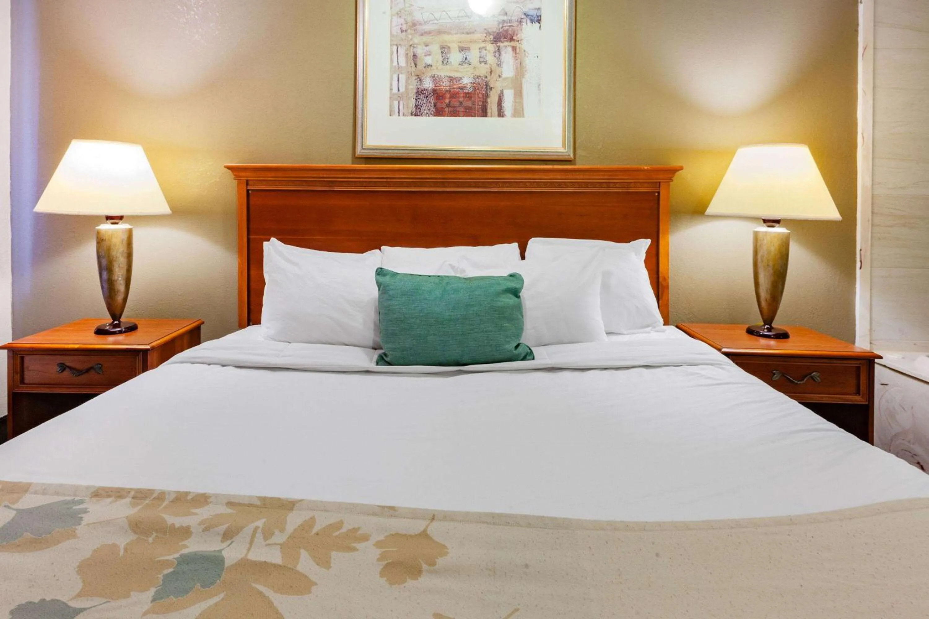 Photo of the whole room in Travelodge by Wyndham Monroe