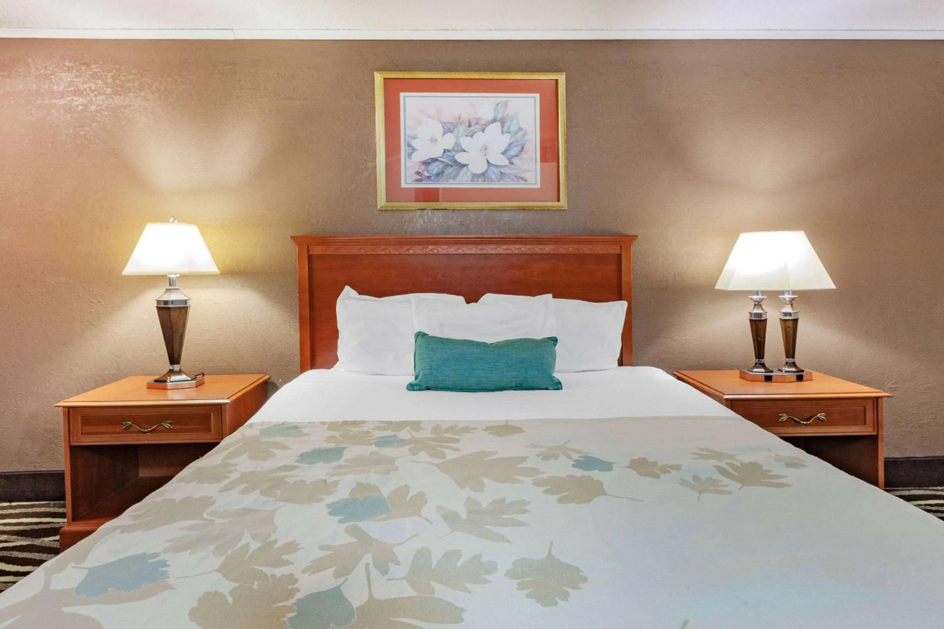 Photo of the whole room in Travelodge by Wyndham Monroe