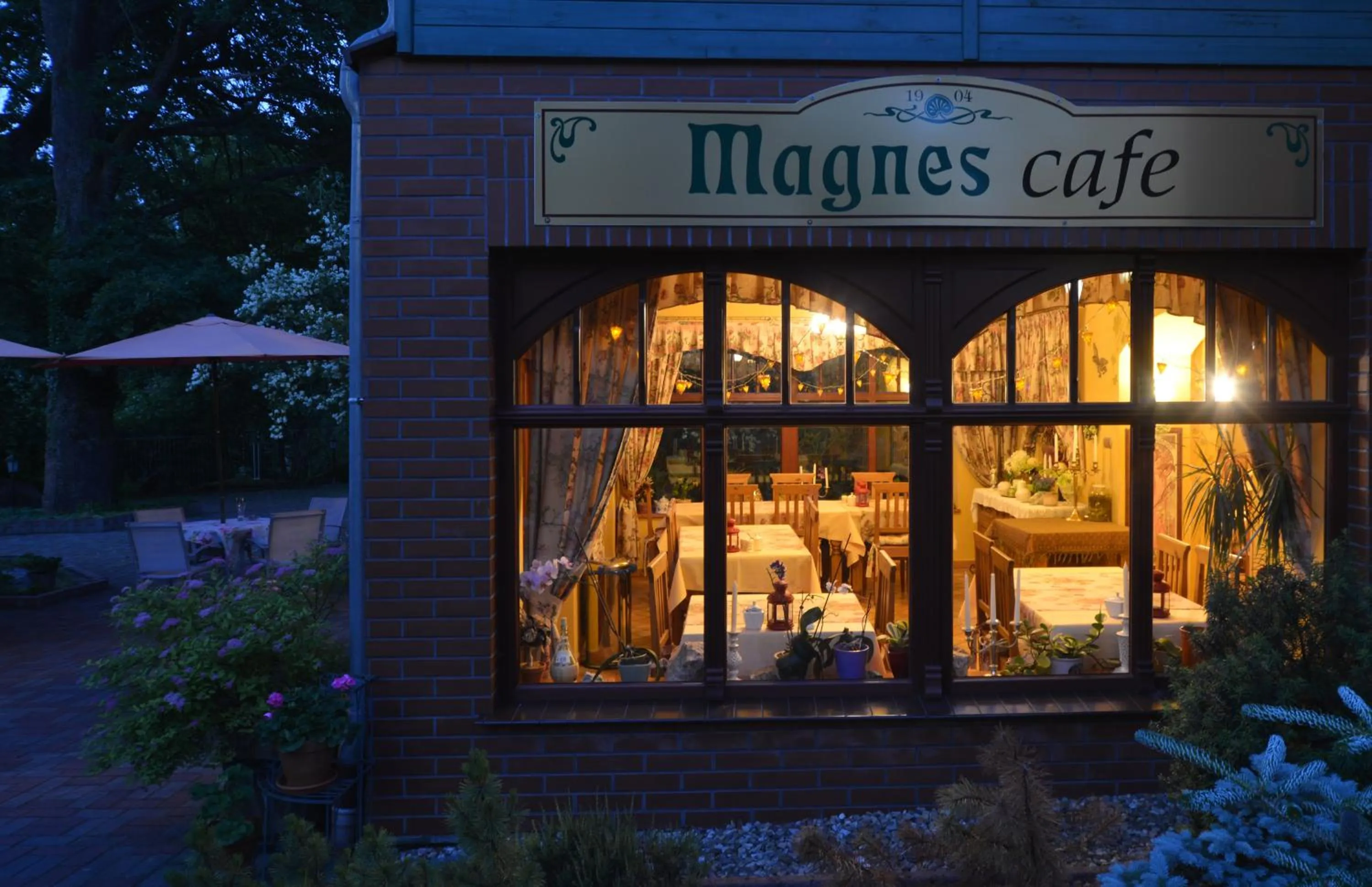 Restaurant/places to eat in Hotel Magnes