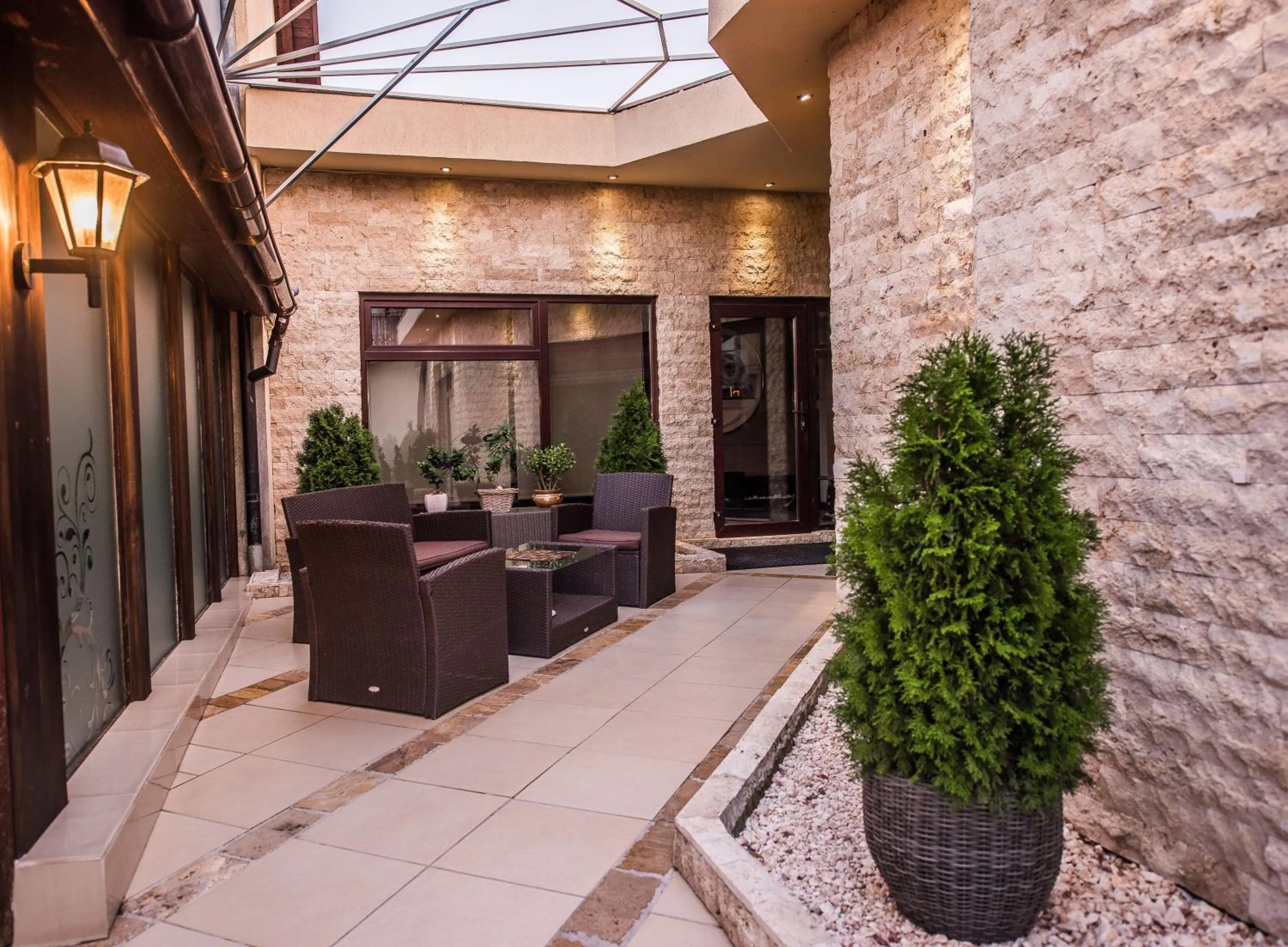 H & V Residence - Bungalow Apartment