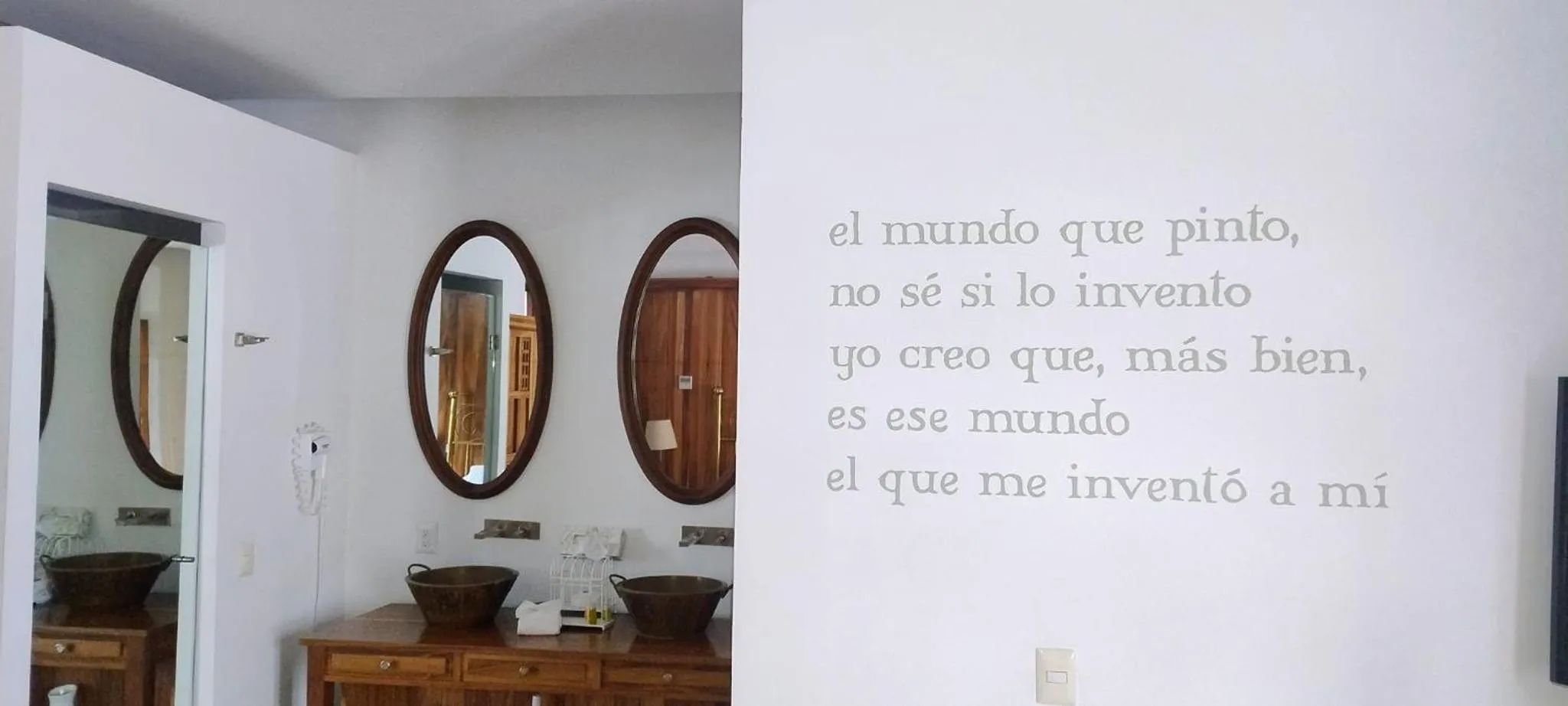 Photo of the whole room in Del Carmen Concept Hotel Boutique by Chai