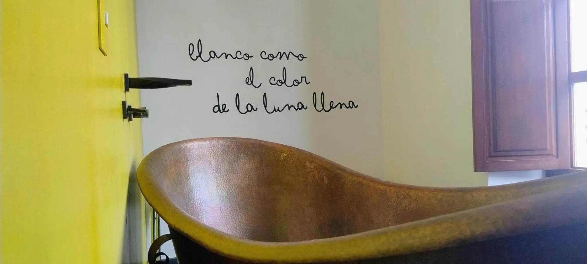 Shower in Del Carmen Concept Hotel Boutique by Chai