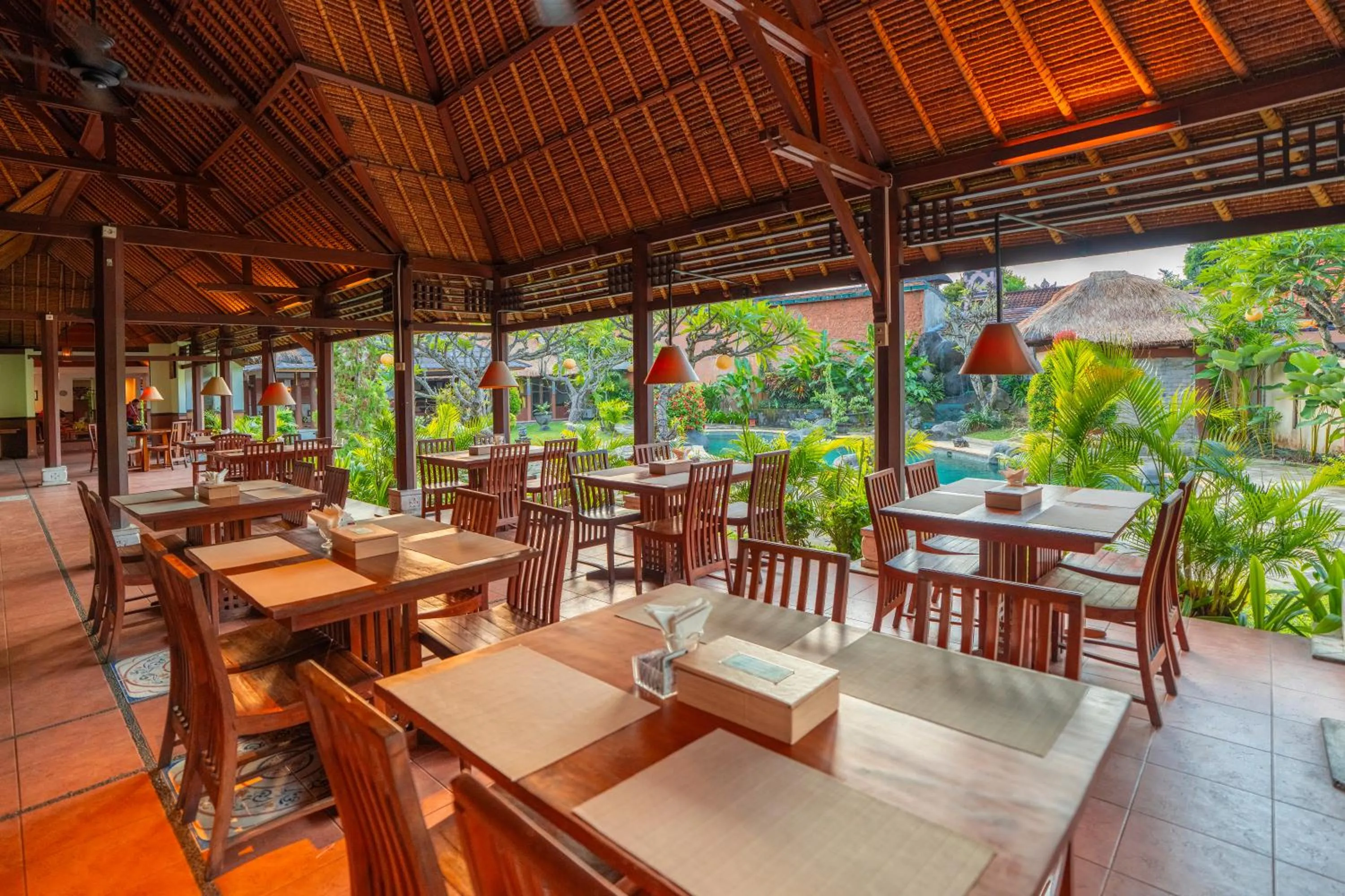 Restaurant/places to eat in Desamuda Village