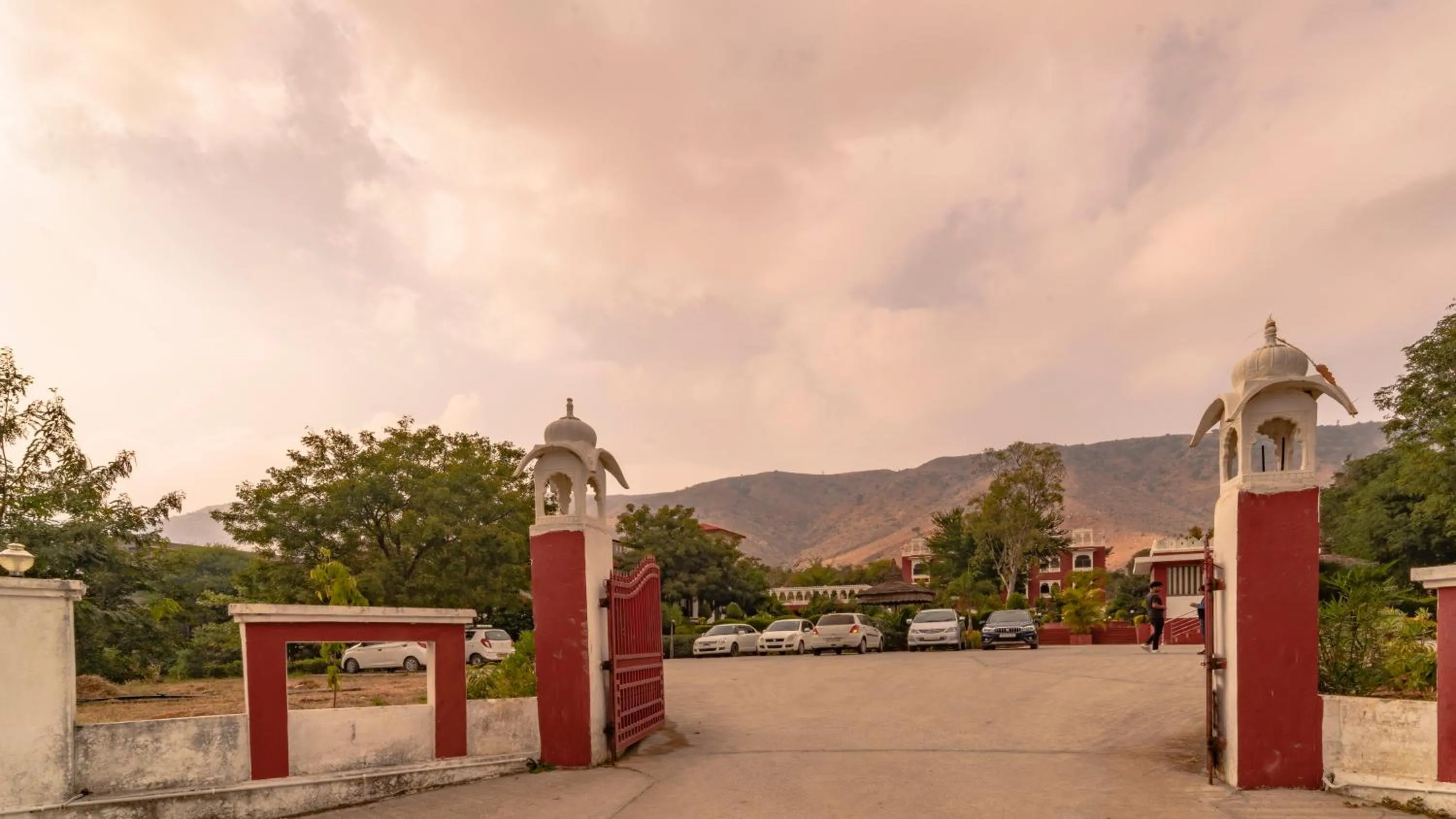Mountain view in The Lal Bagh