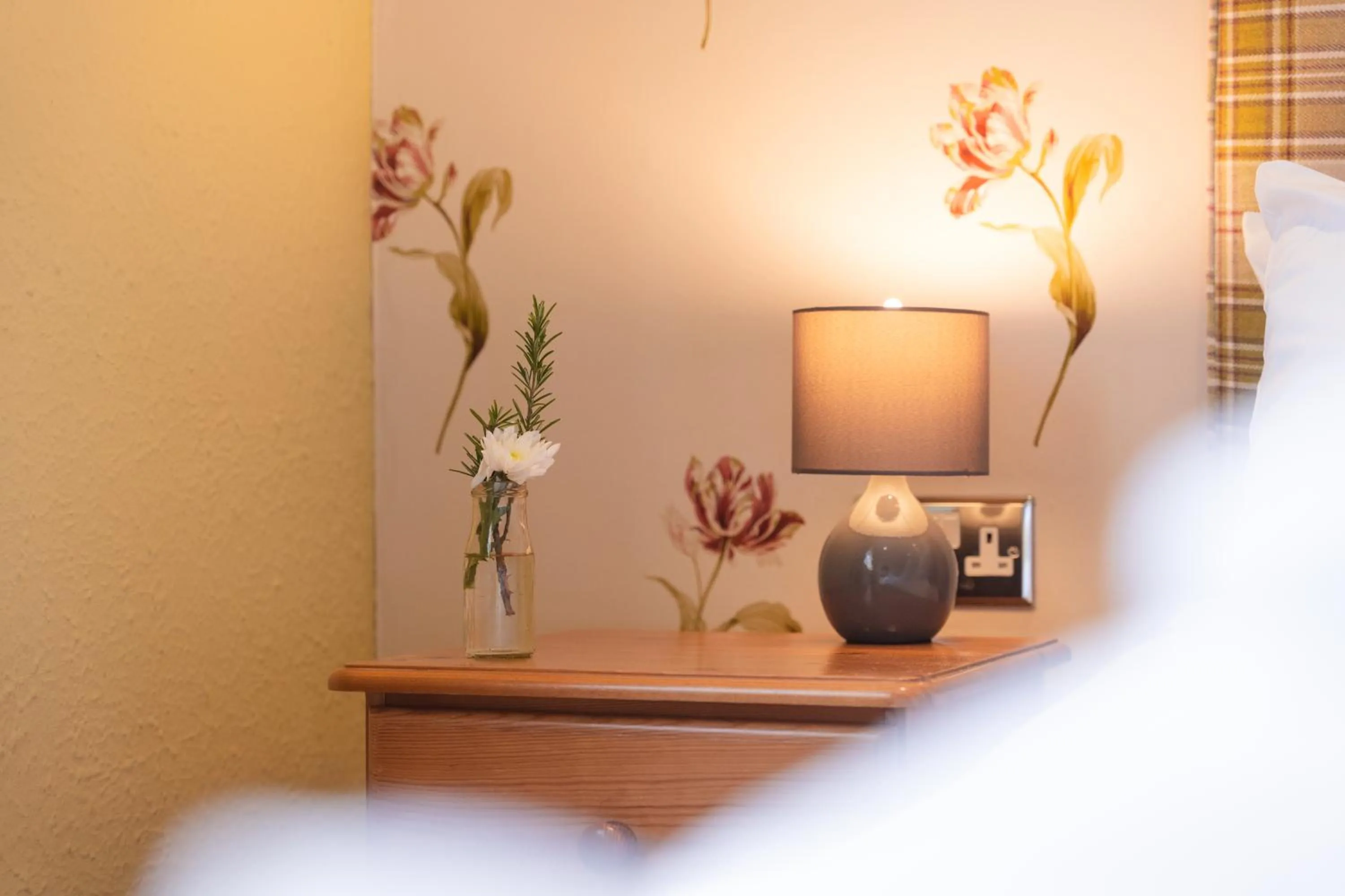 Bedroom in Fox And Hounds Llancarfan