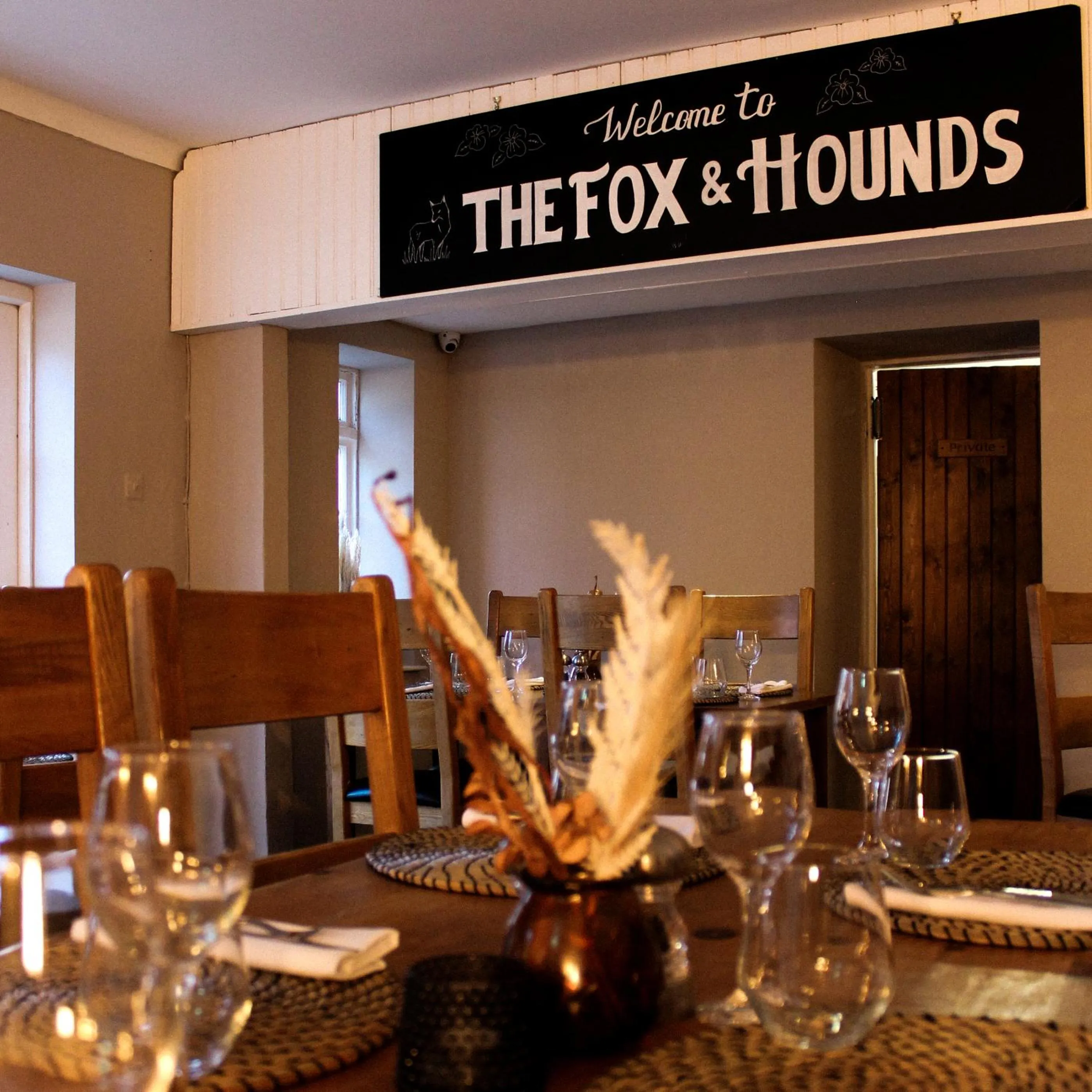 Restaurant/places to eat in Fox And Hounds Llancarfan