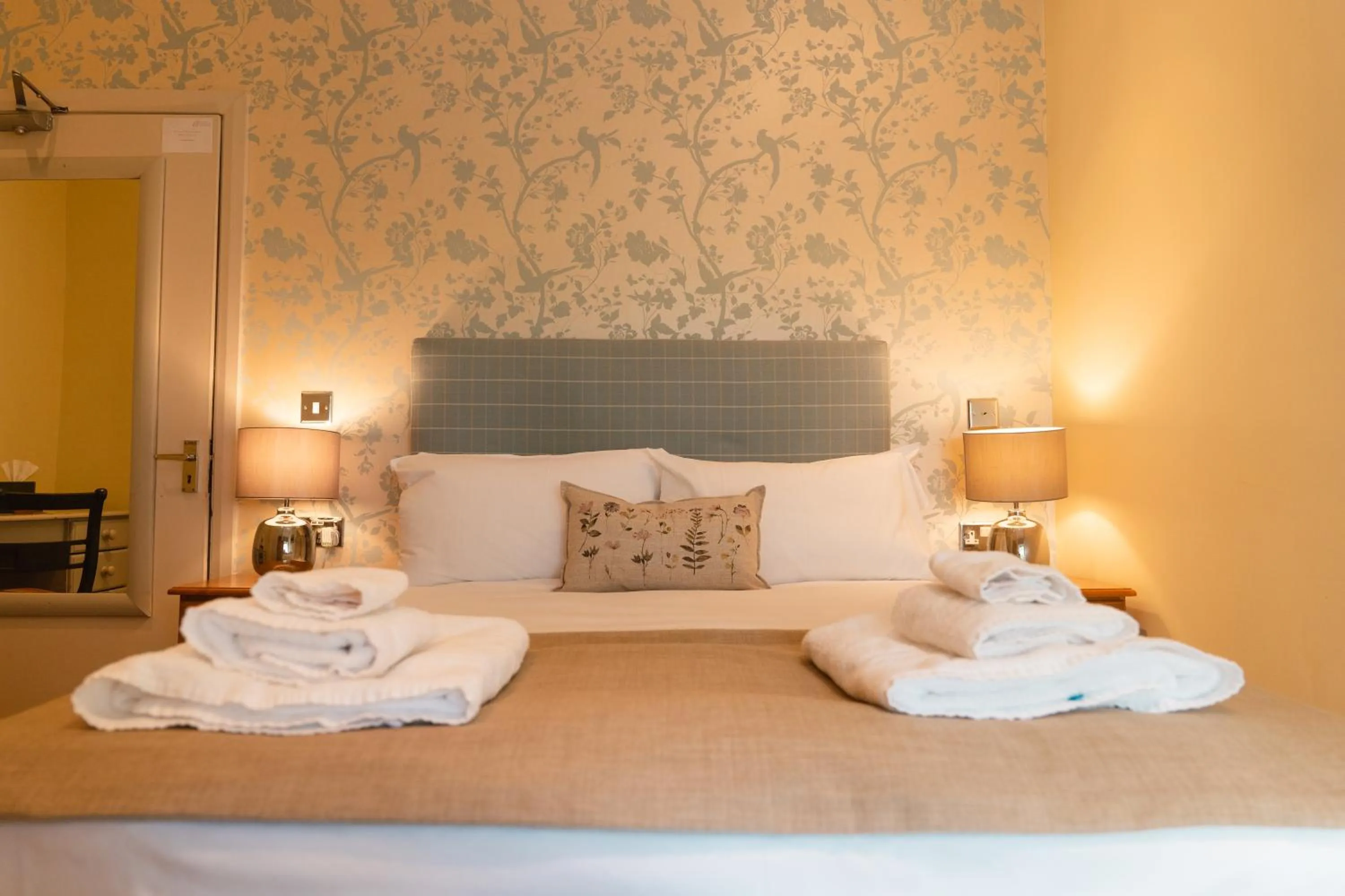 Bed in Fox And Hounds Llancarfan