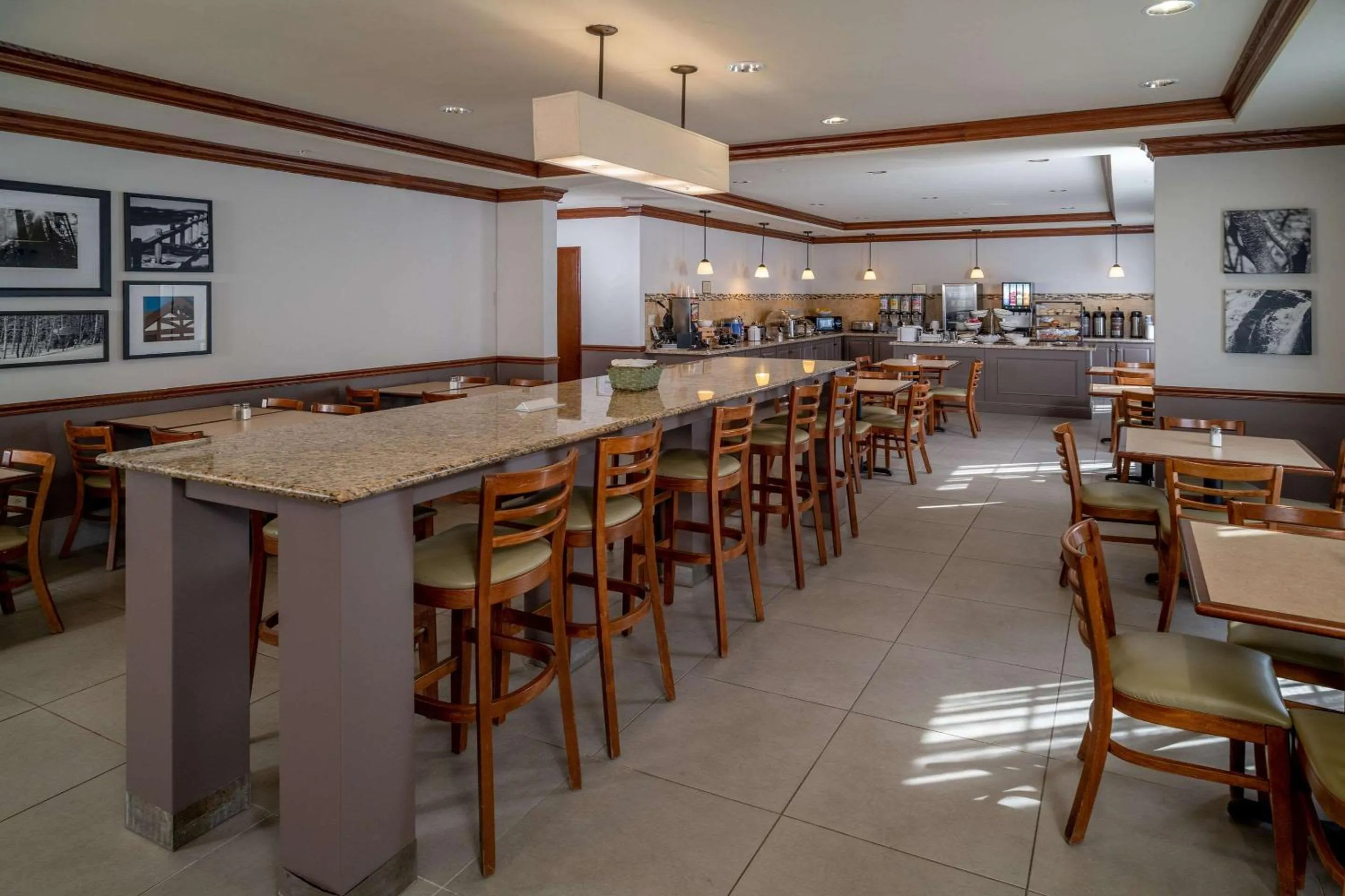 Breakfast in Country Inn & Suites By Radisson, Charleston South, WV