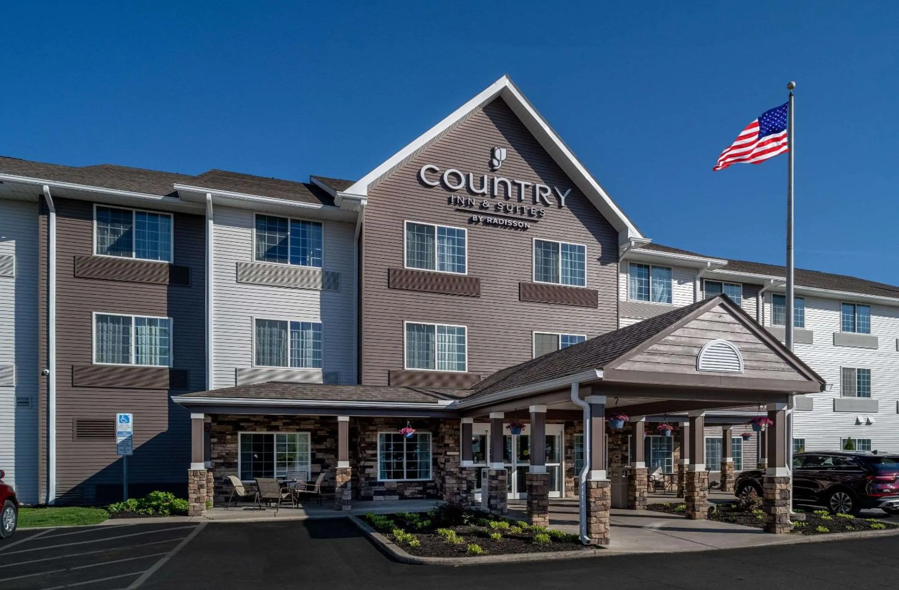 Property building in Country Inn & Suites By Radisson, Charleston South, WV