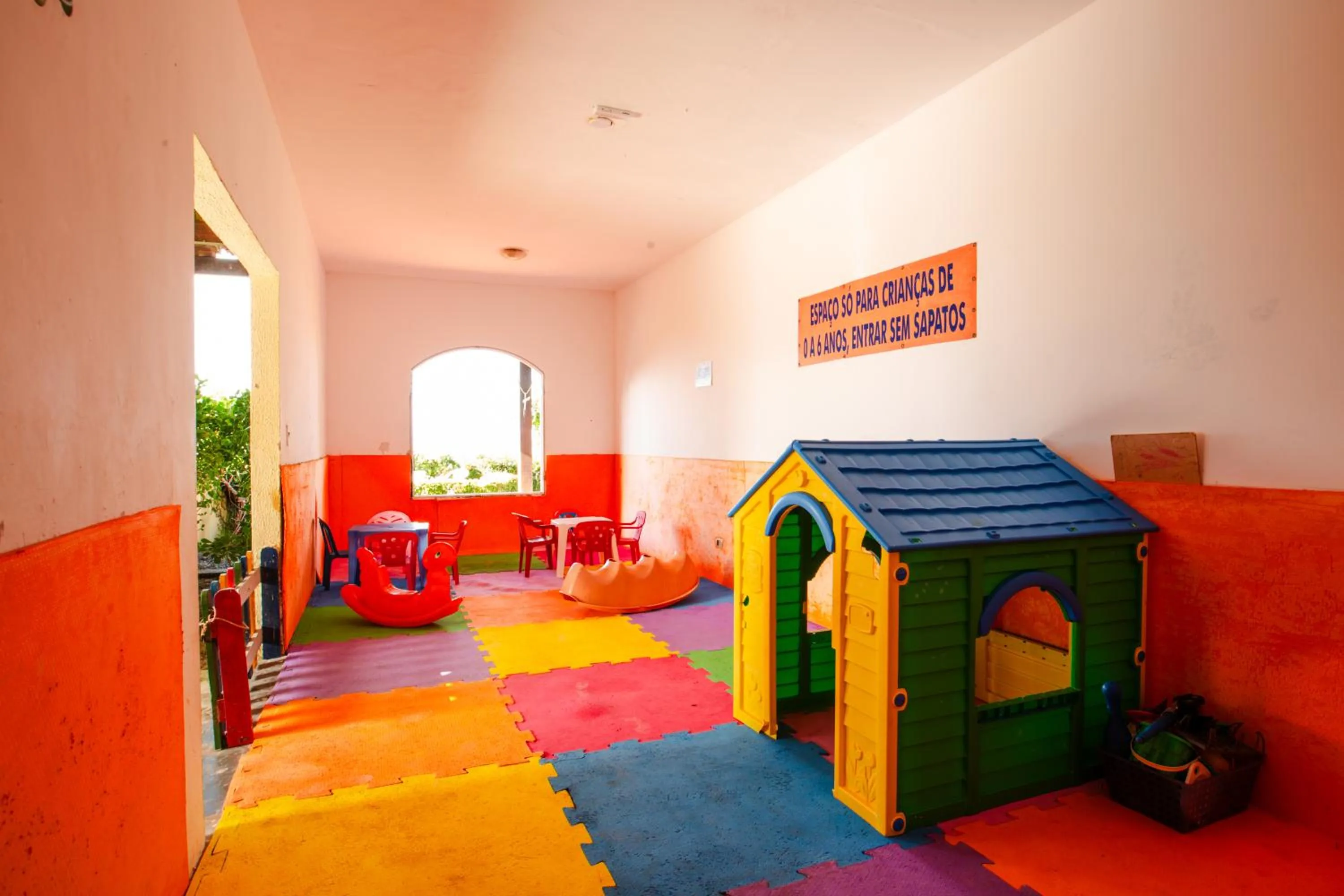 children in Rede Andrade Baía Dos Corais