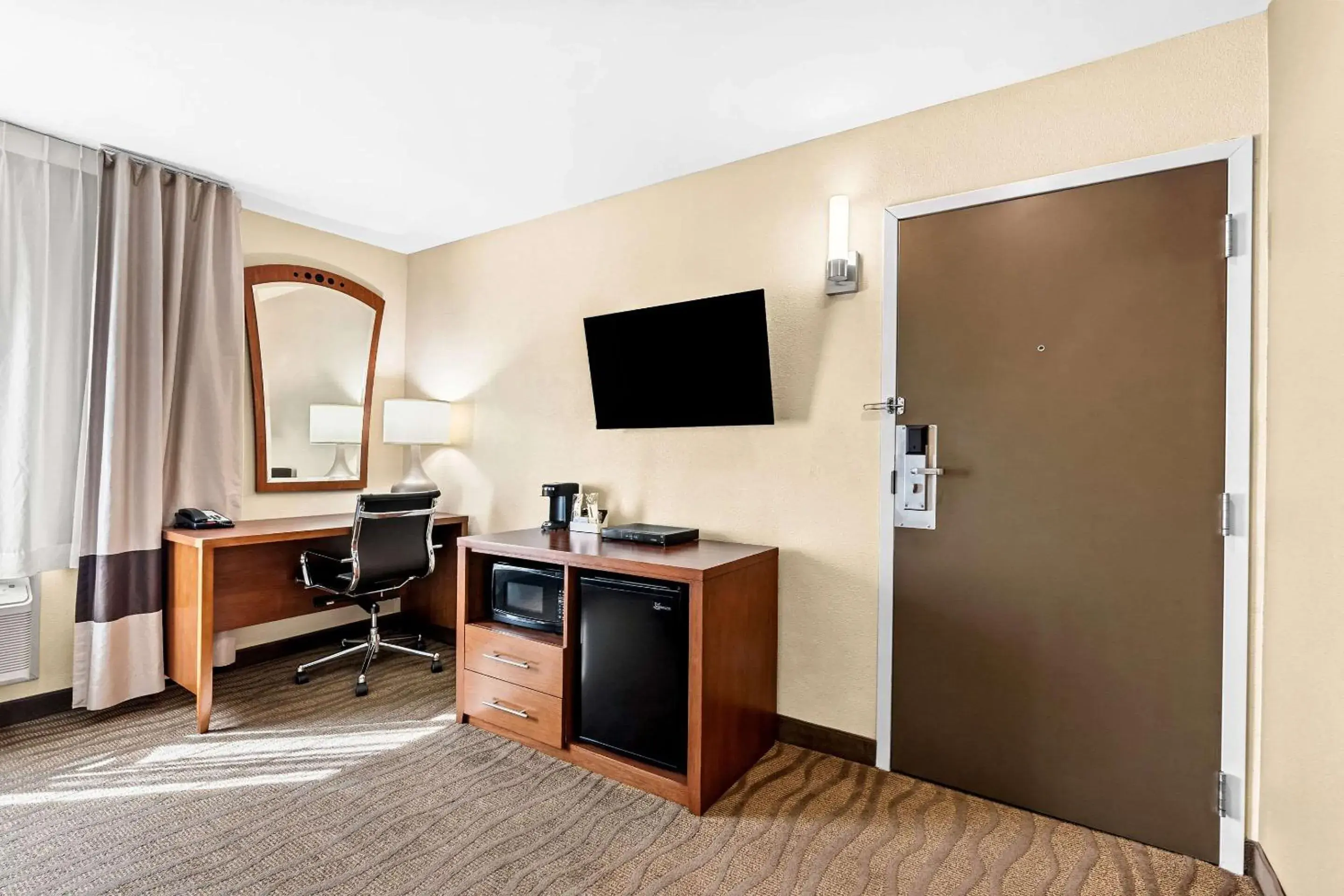 Bedroom in Comfort Inn Modesto Bedroom in Comfort Inn Modesto