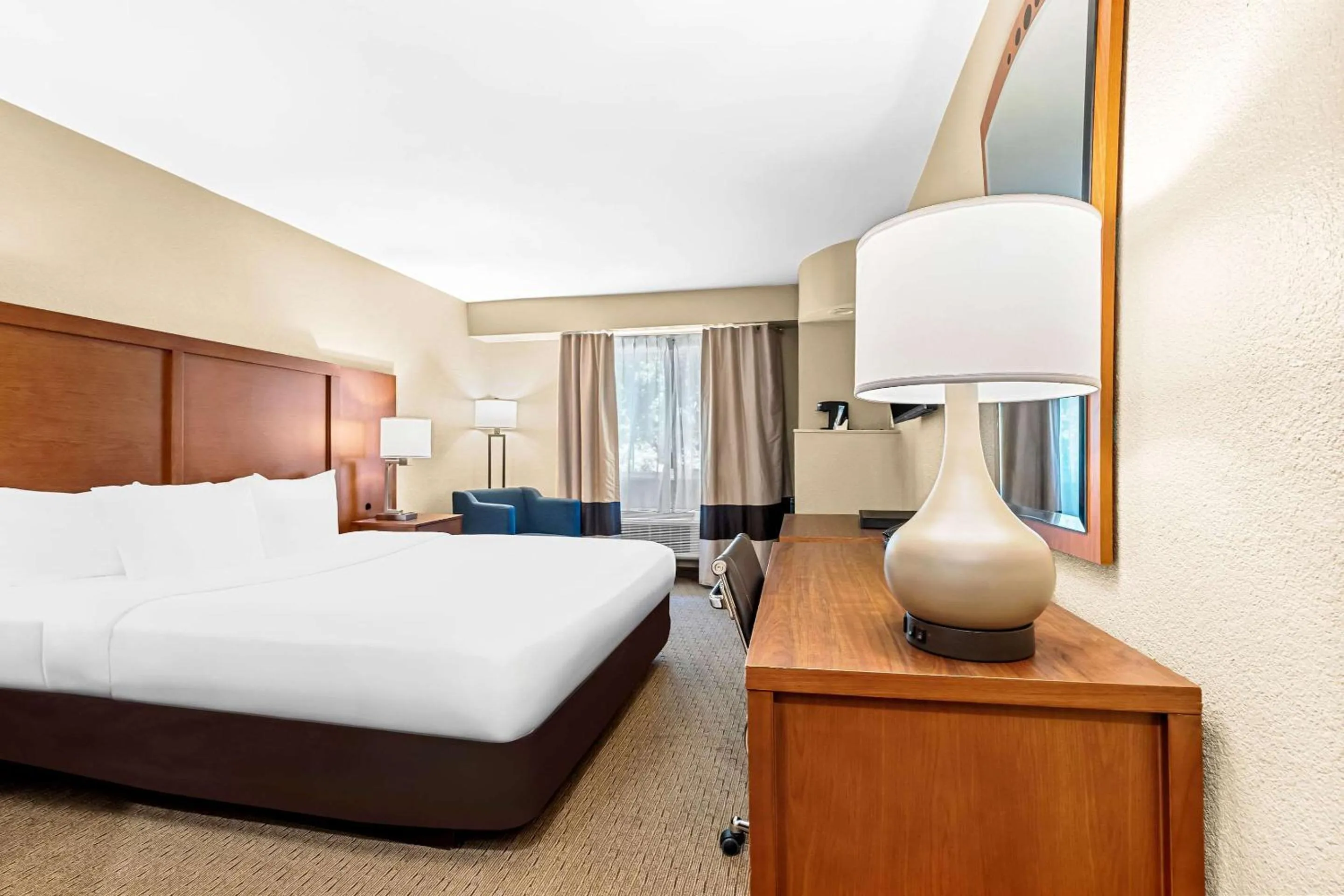 Bedroom in Comfort Inn Modesto