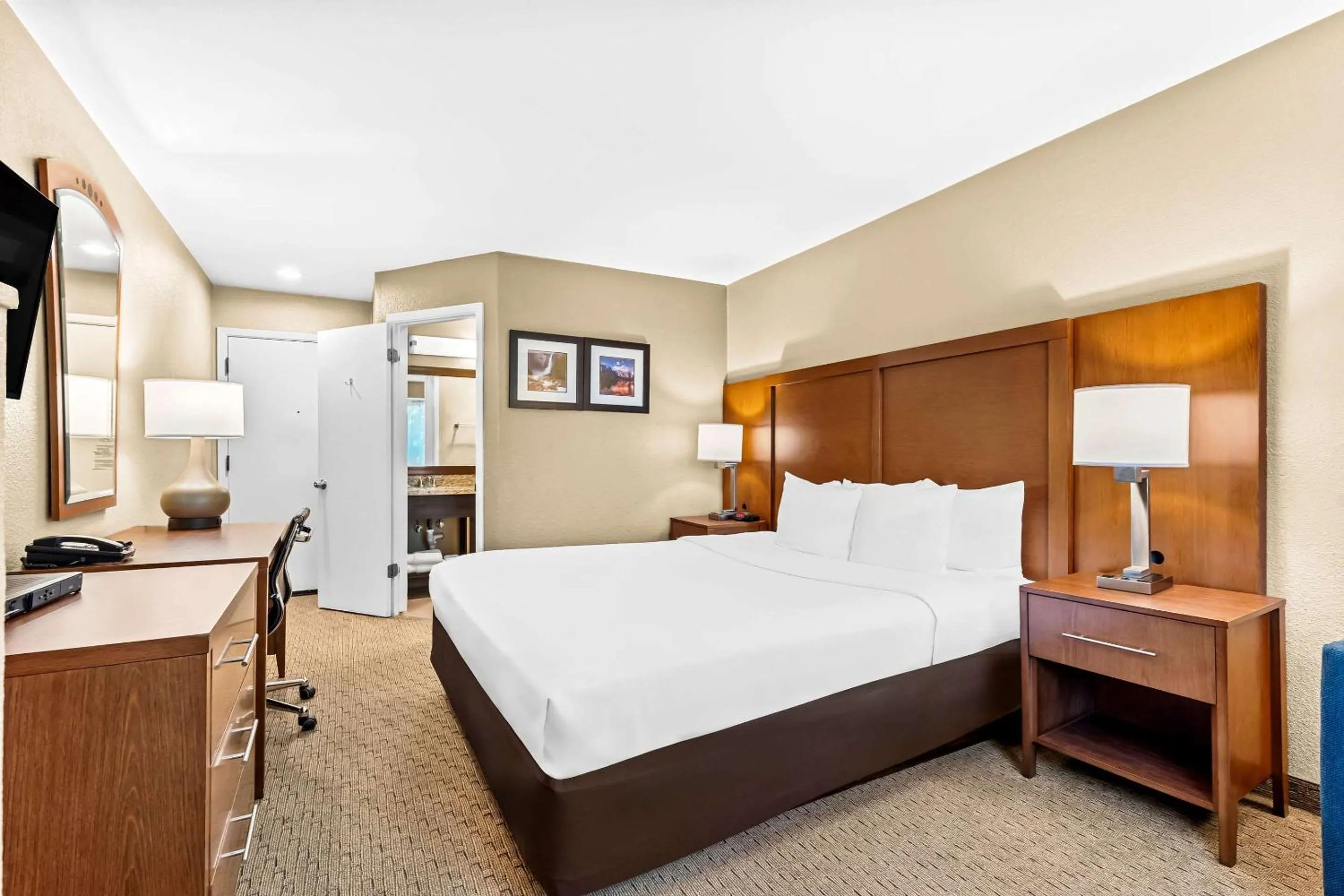 Bedroom in Comfort Inn Modesto