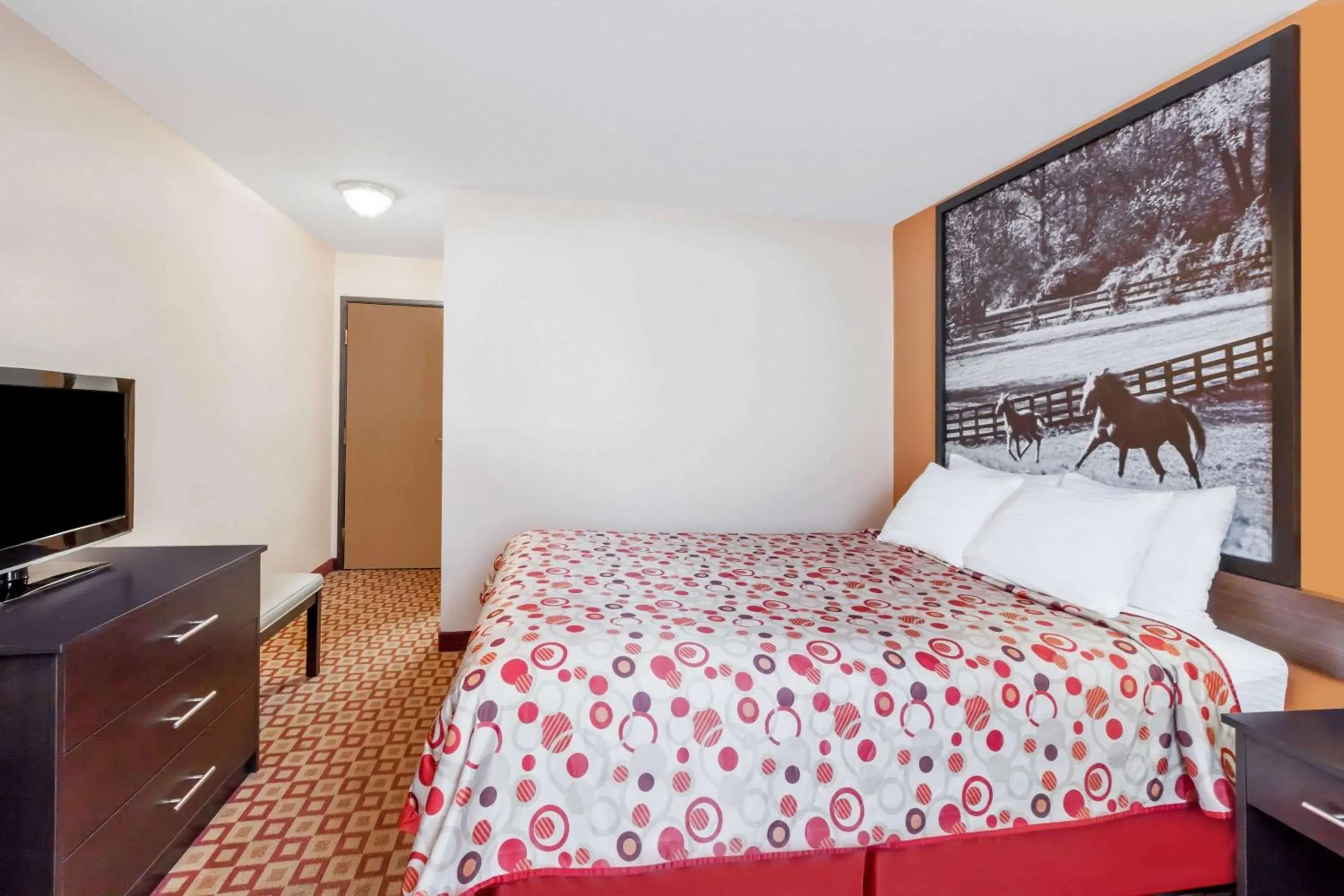 Queen Room - Non-Smoking in Super 8 South by Wyndham Queen Room - Non-Smoking in Super 8 South by Wyndham