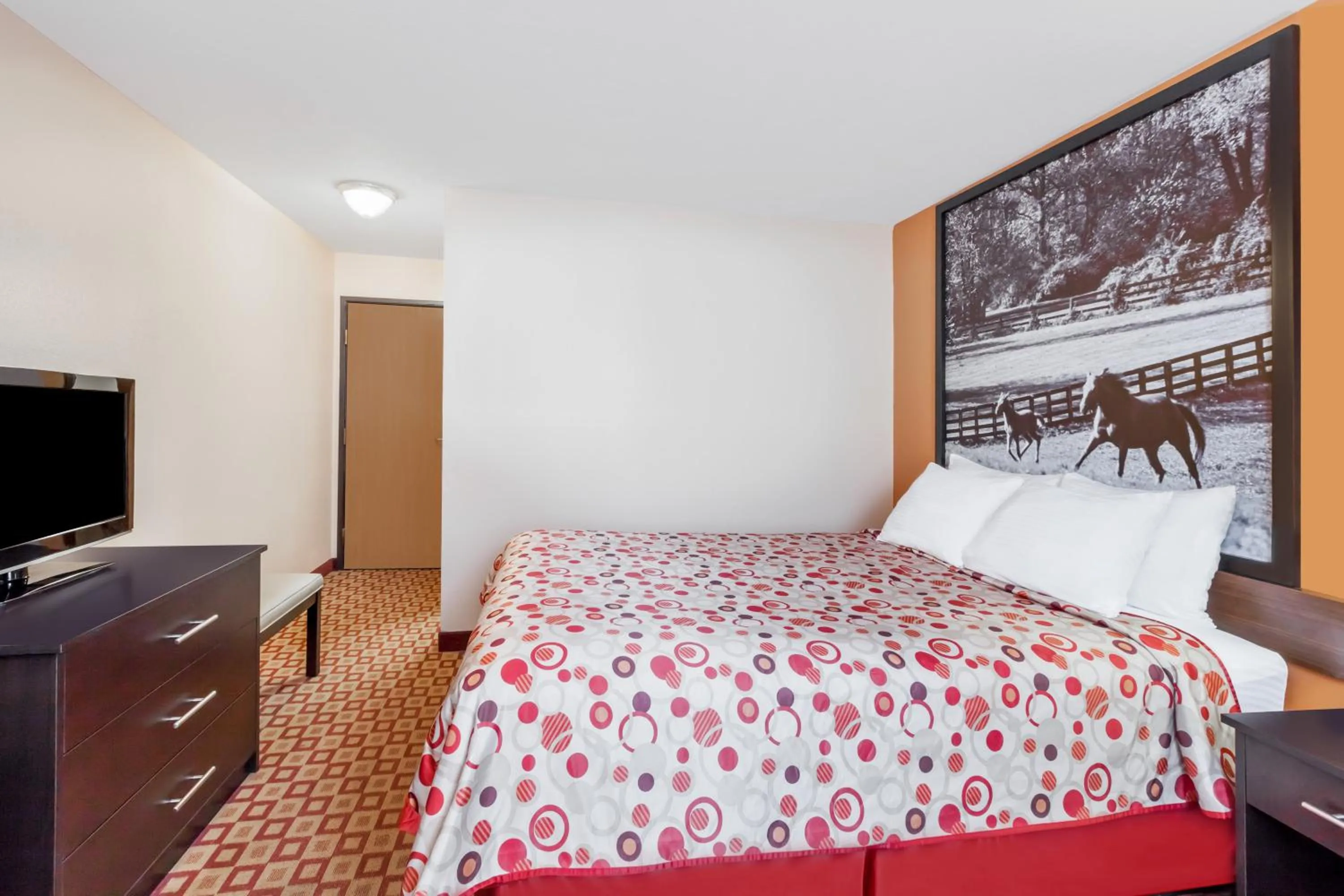 Bedroom, Bed in Super 8 South by Wyndham