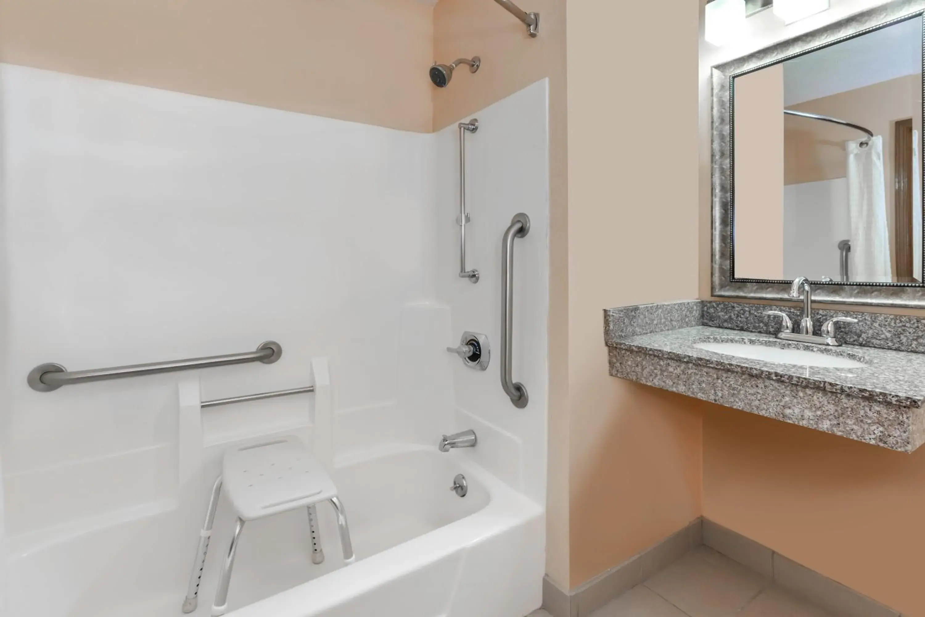 King Room - Mobility Access/Non-Smoking in Super 8 South by Wyndham King Room - Mobility Access/Non-Smoking in Super 8 South by Wyndham