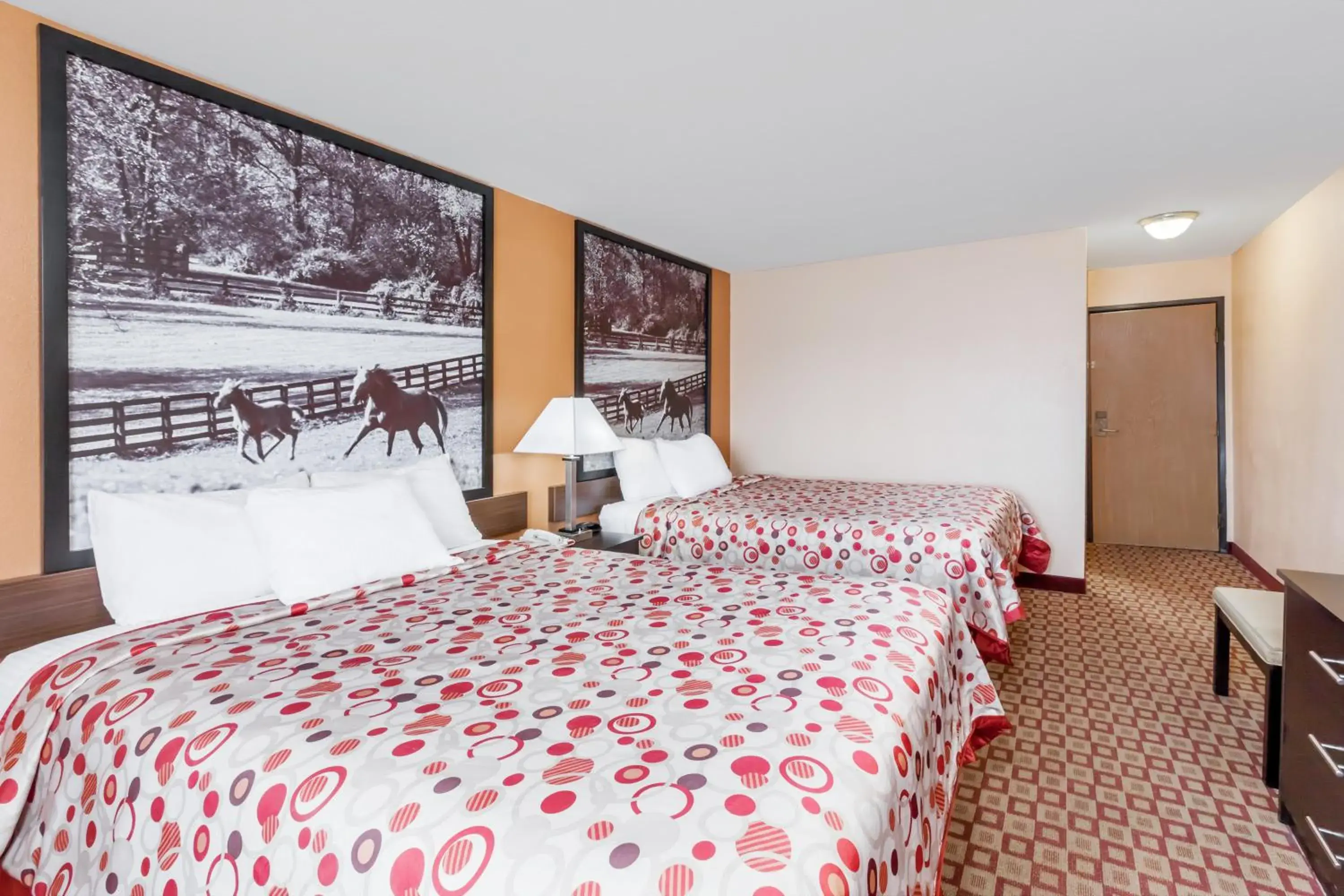 Queen Room with Two Queen Beds - Smoking in Super 8 South by Wyndham Queen Room with Two Queen Beds - Smoking in Super 8 South by Wyndham