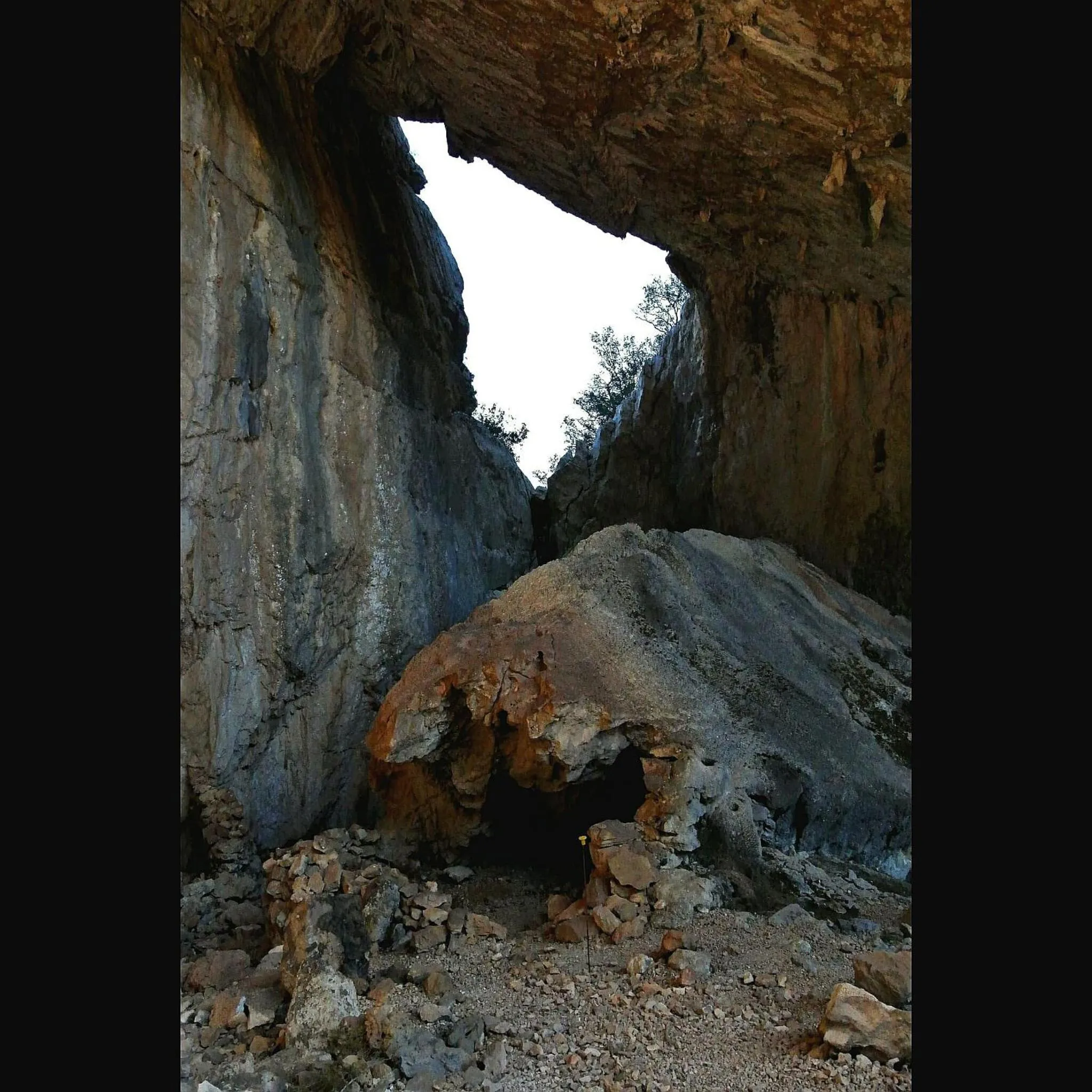 Text overlay in B&B Partaitria