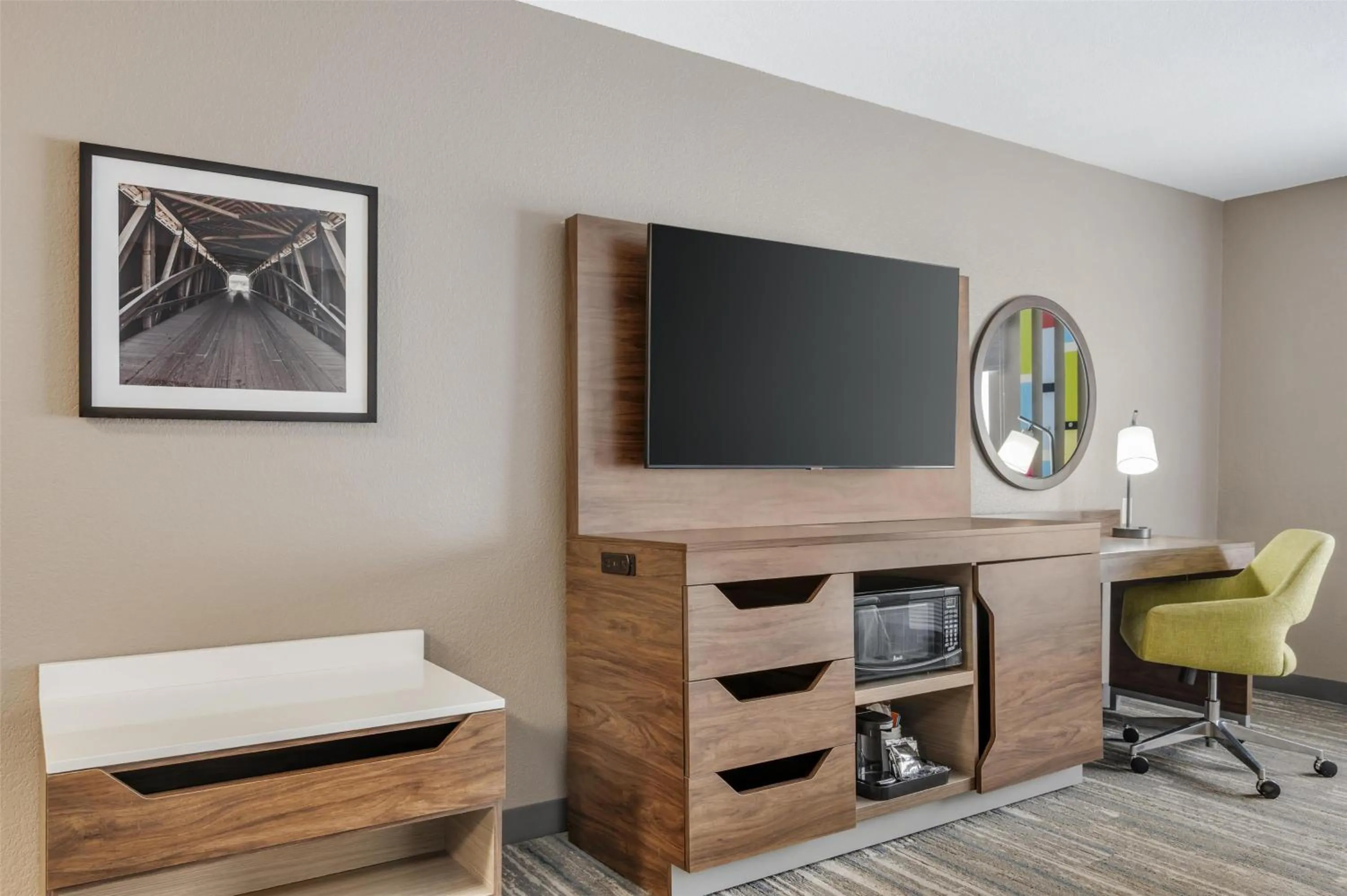 Bedroom in Hampton Inn & Suites Crawfordsville