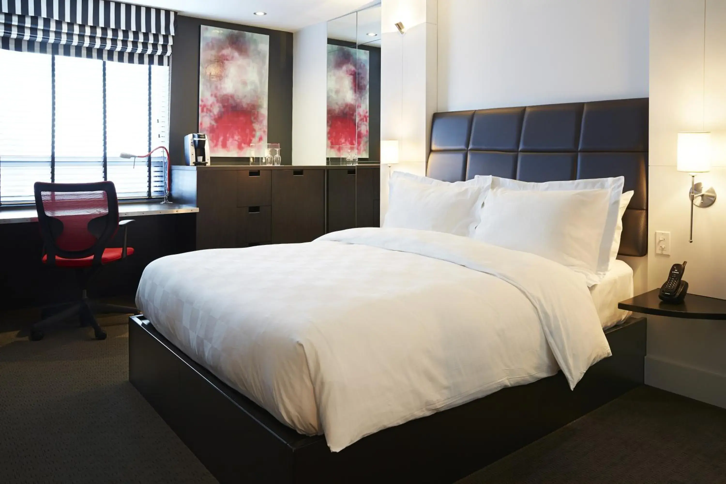 Bedroom, Bed in Hôtel Alt Québec Bedroom, Bed in Hôtel Alt Québec