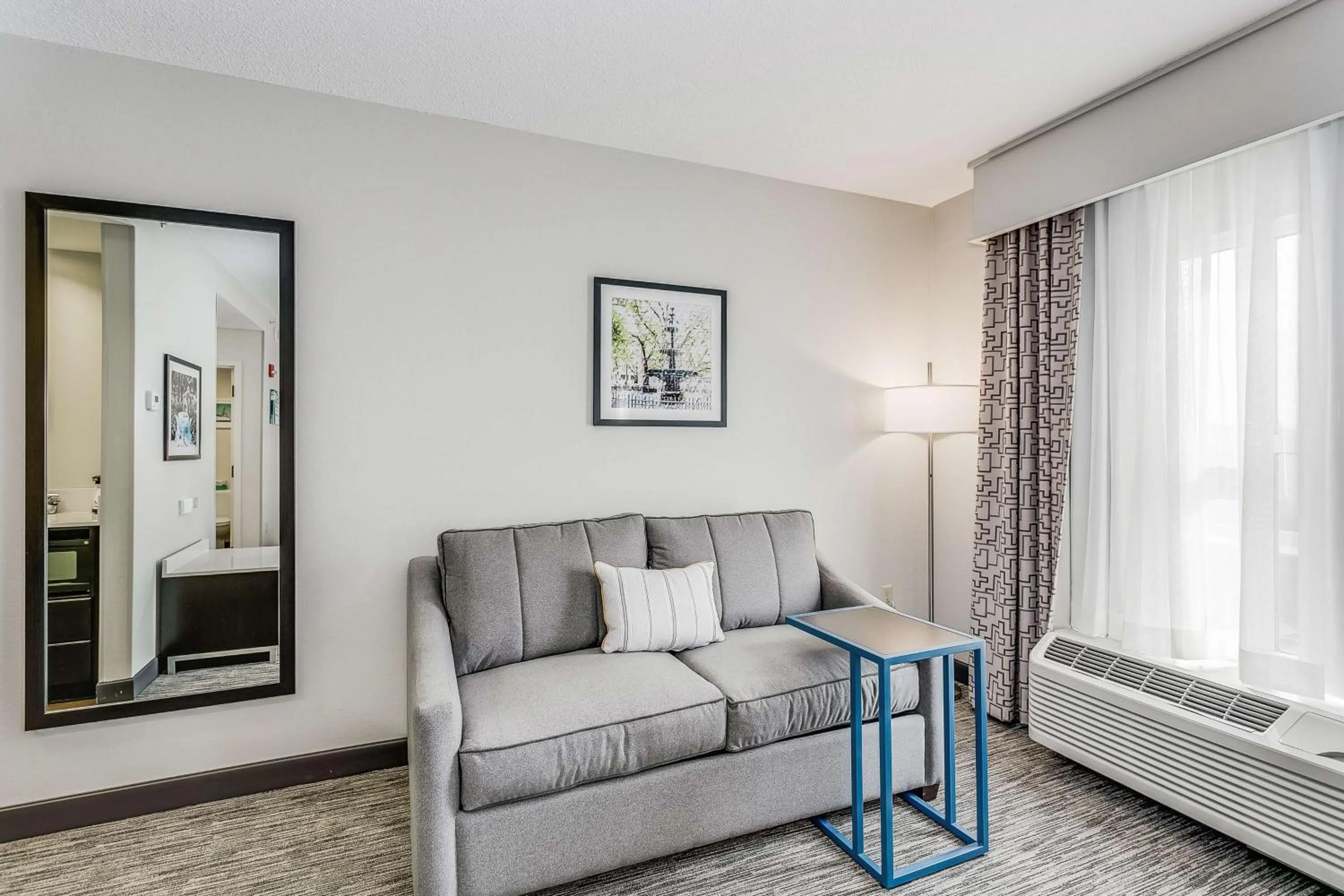 Living room in Hampton Inn & Suites Mobile - Downtown Historic District