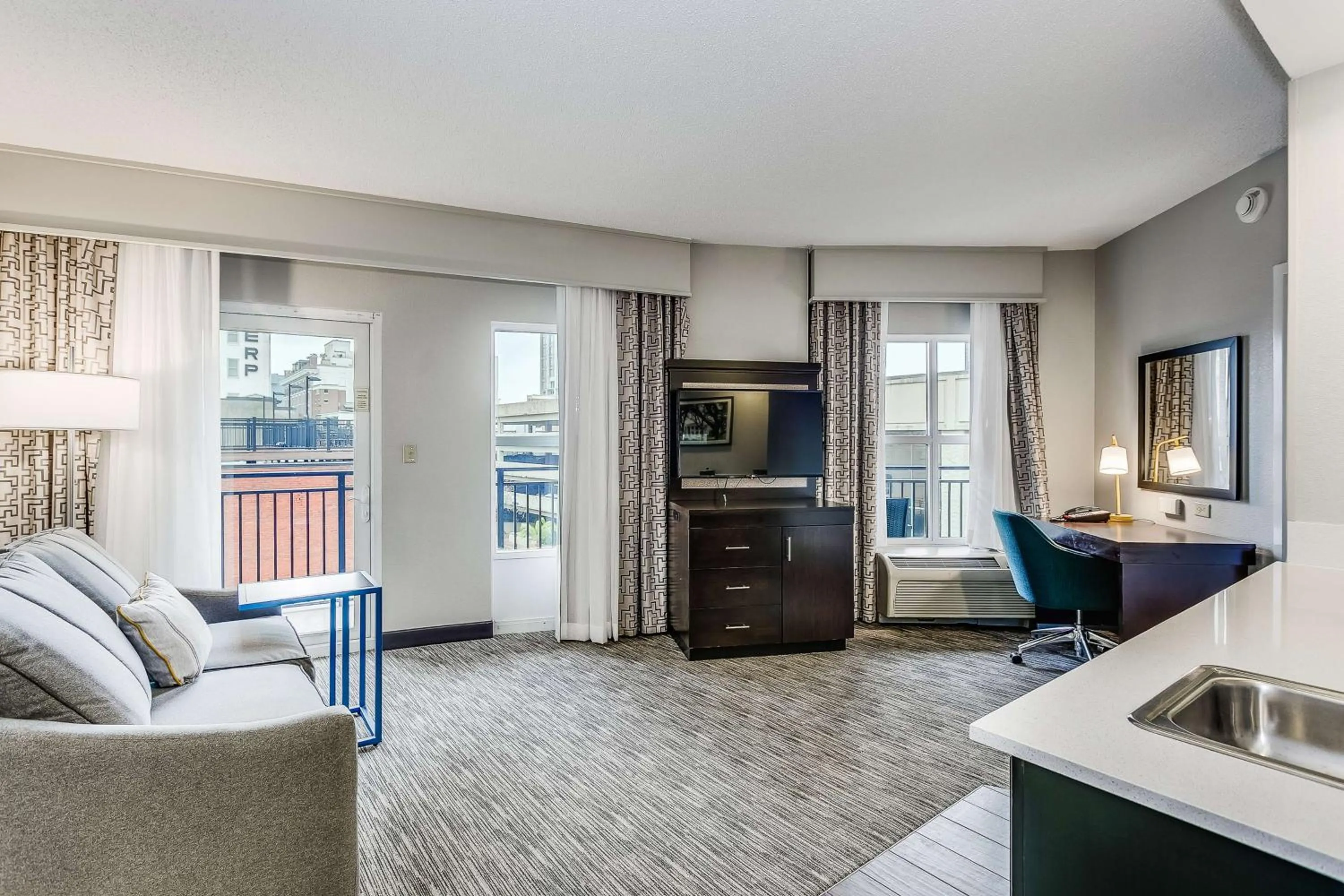 Bedroom in Hampton Inn & Suites Mobile - Downtown Historic District