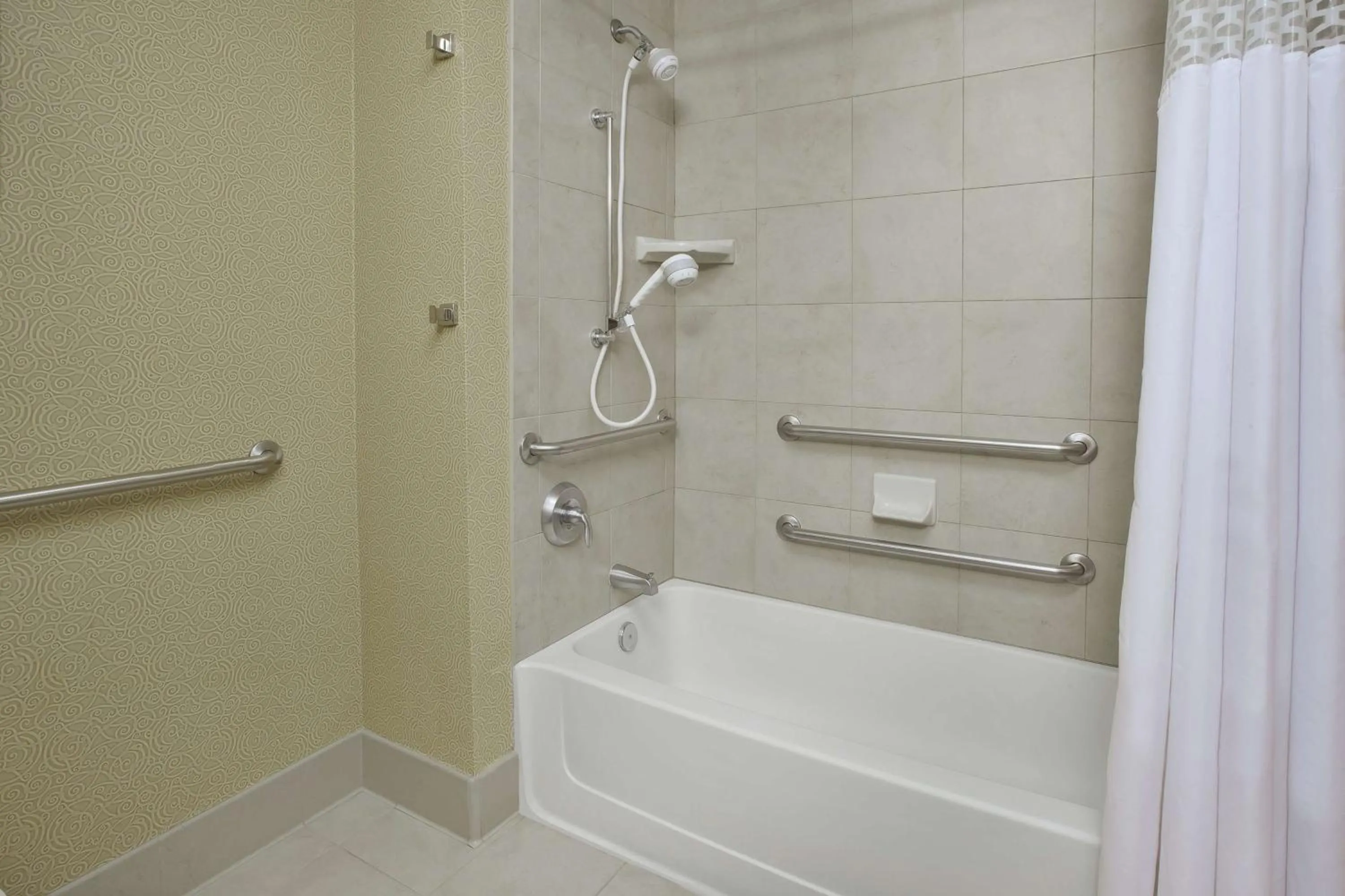 Bathroom in Hampton Inn & Suites Wichita-Northeast