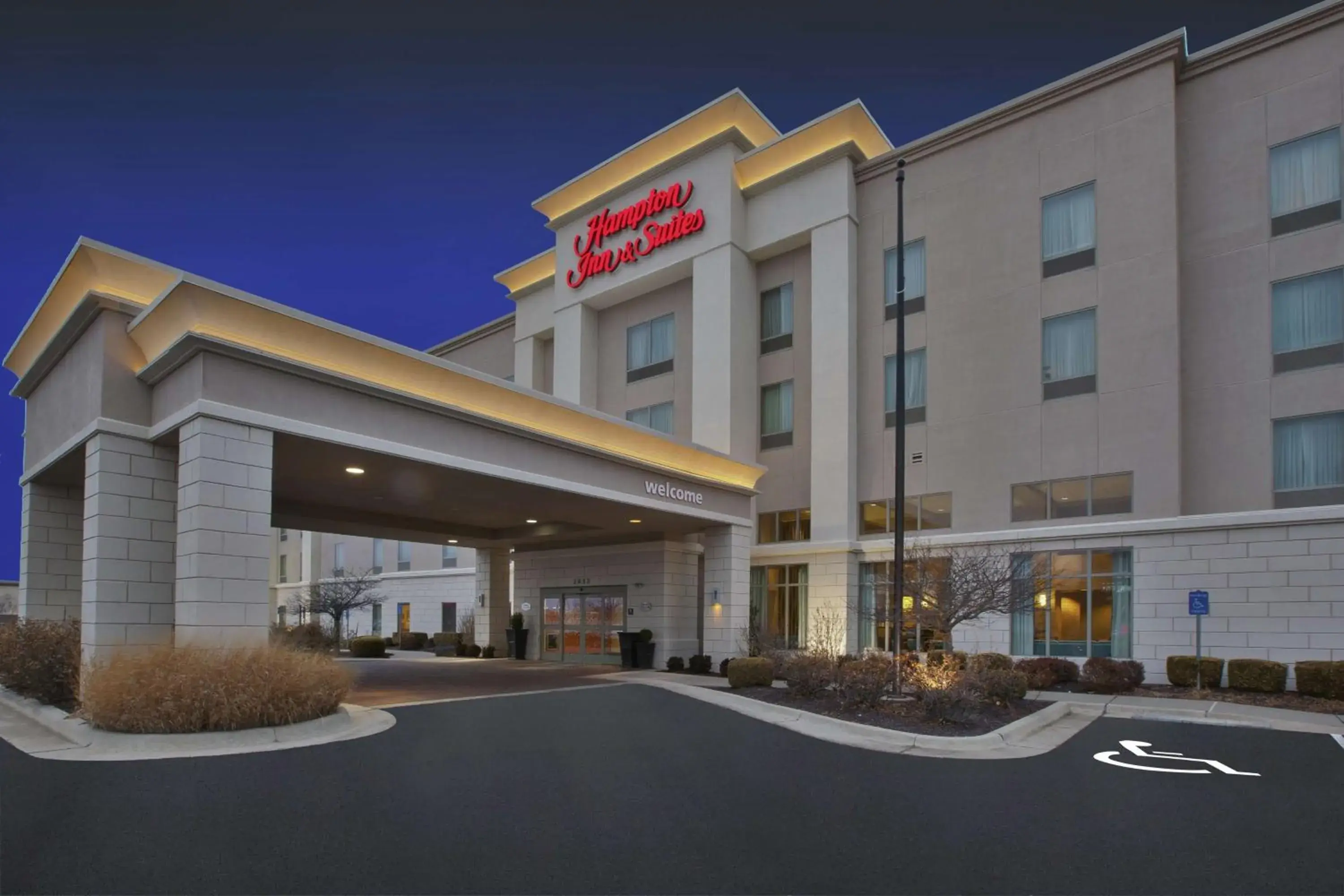 Property building in Hampton Inn & Suites Wichita-Northeast Property building in Hampton Inn & Suites Wichita-Northeast