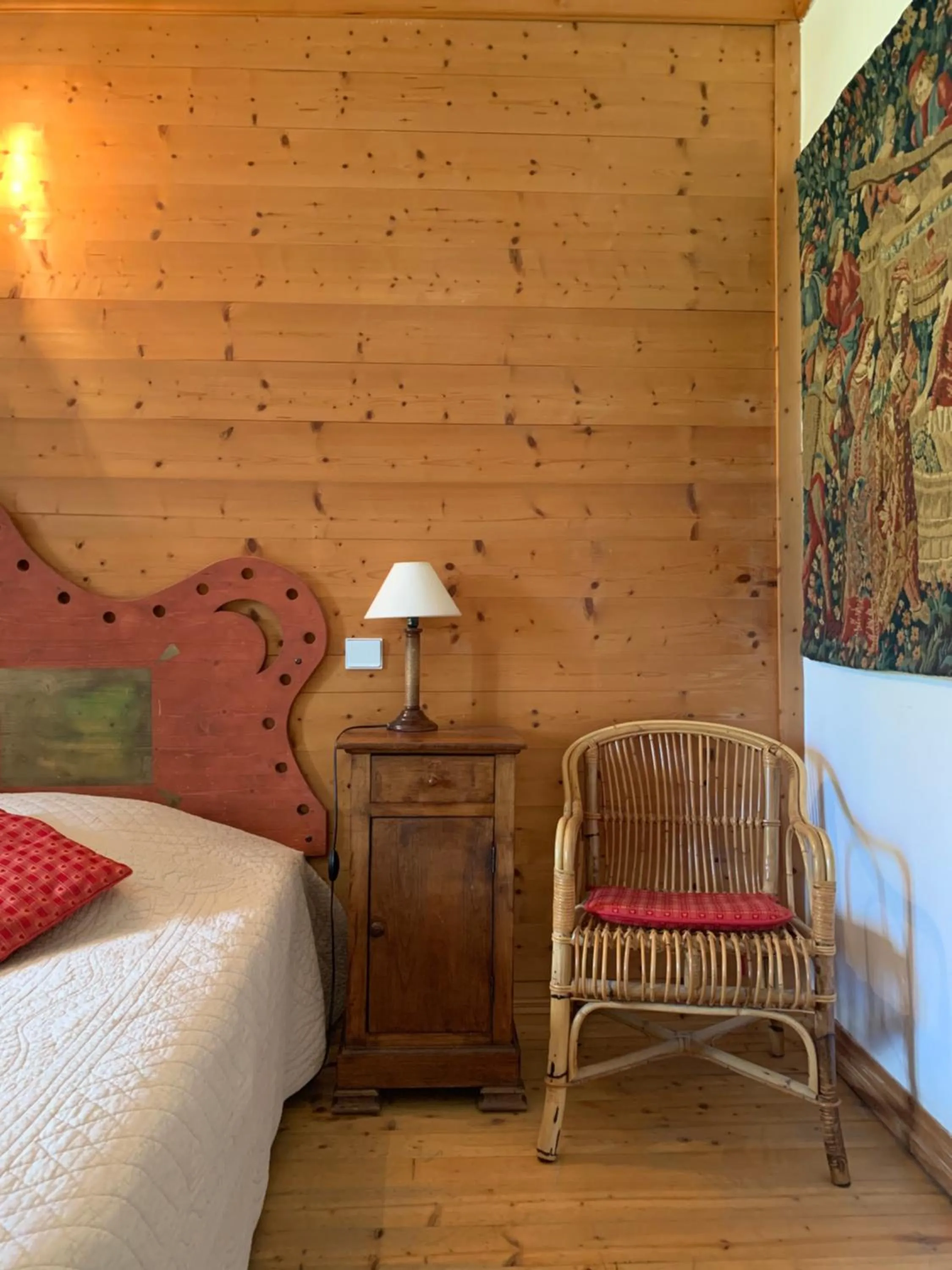 Bed in Au Cheval Blanc - appartements et chambres d'hôtes