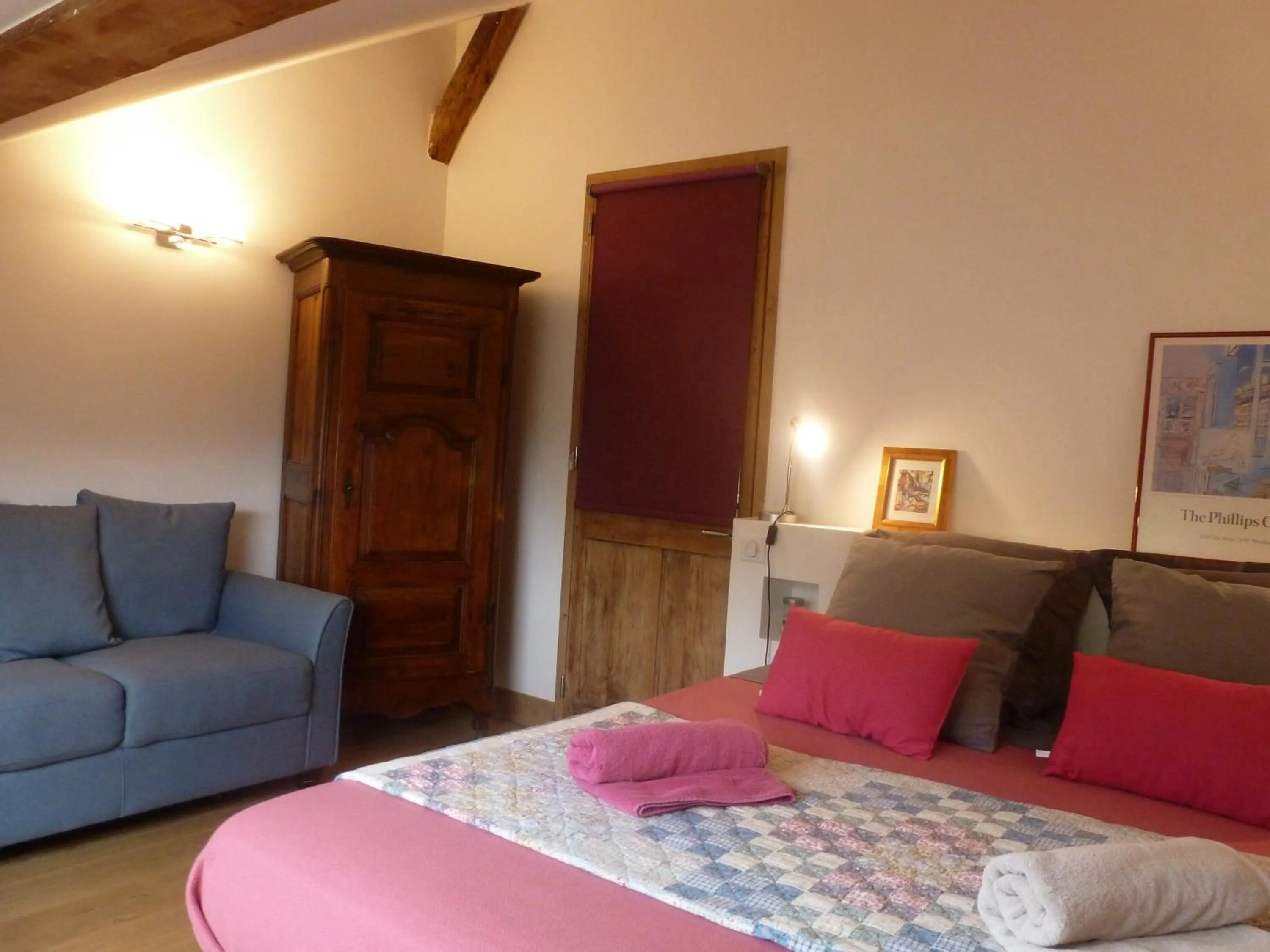 Bed in Au Cheval Blanc - appartements et chambres d'hôtes