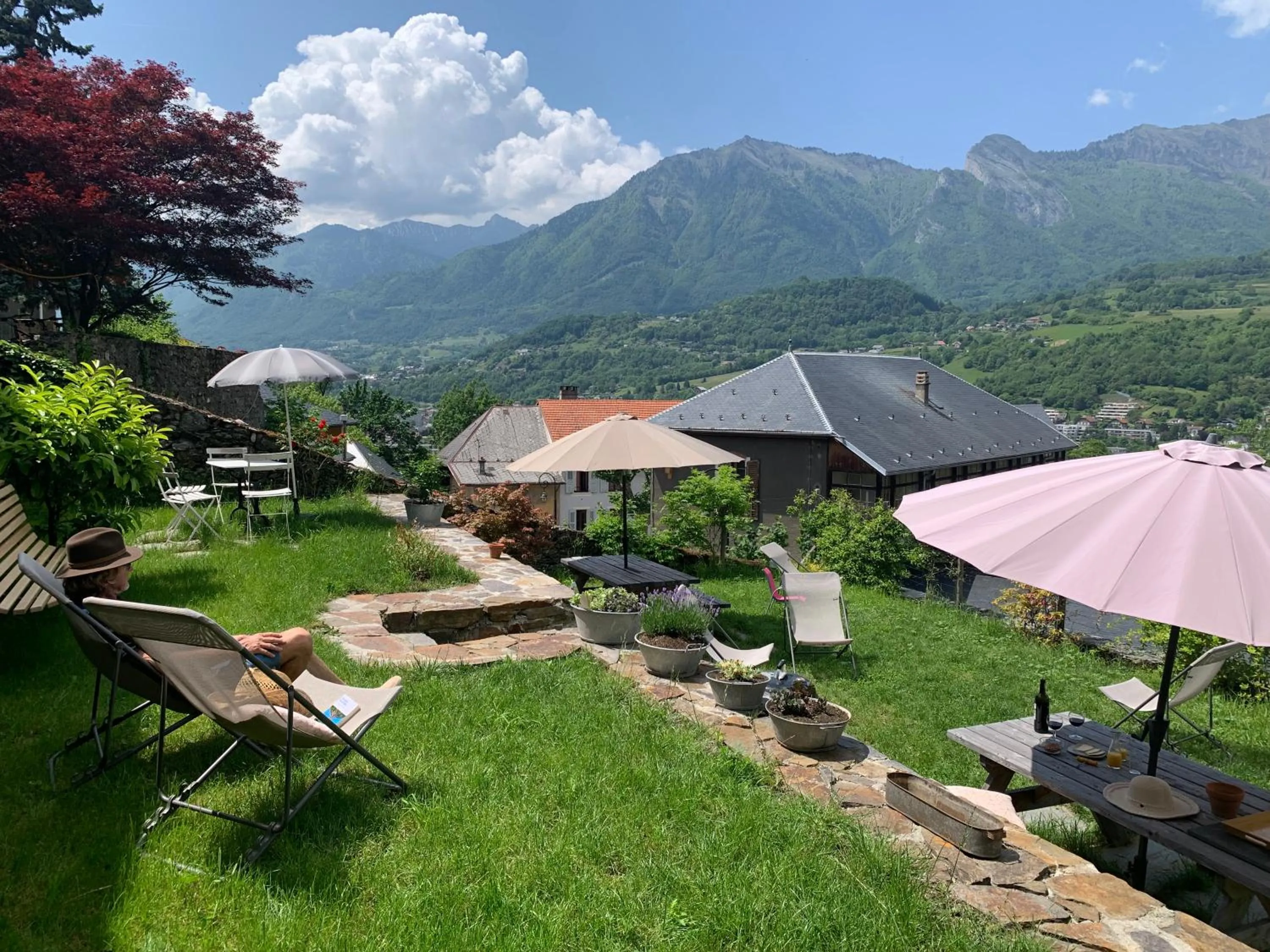 Garden in Au Cheval Blanc - appartements et chambres d'hôtes
