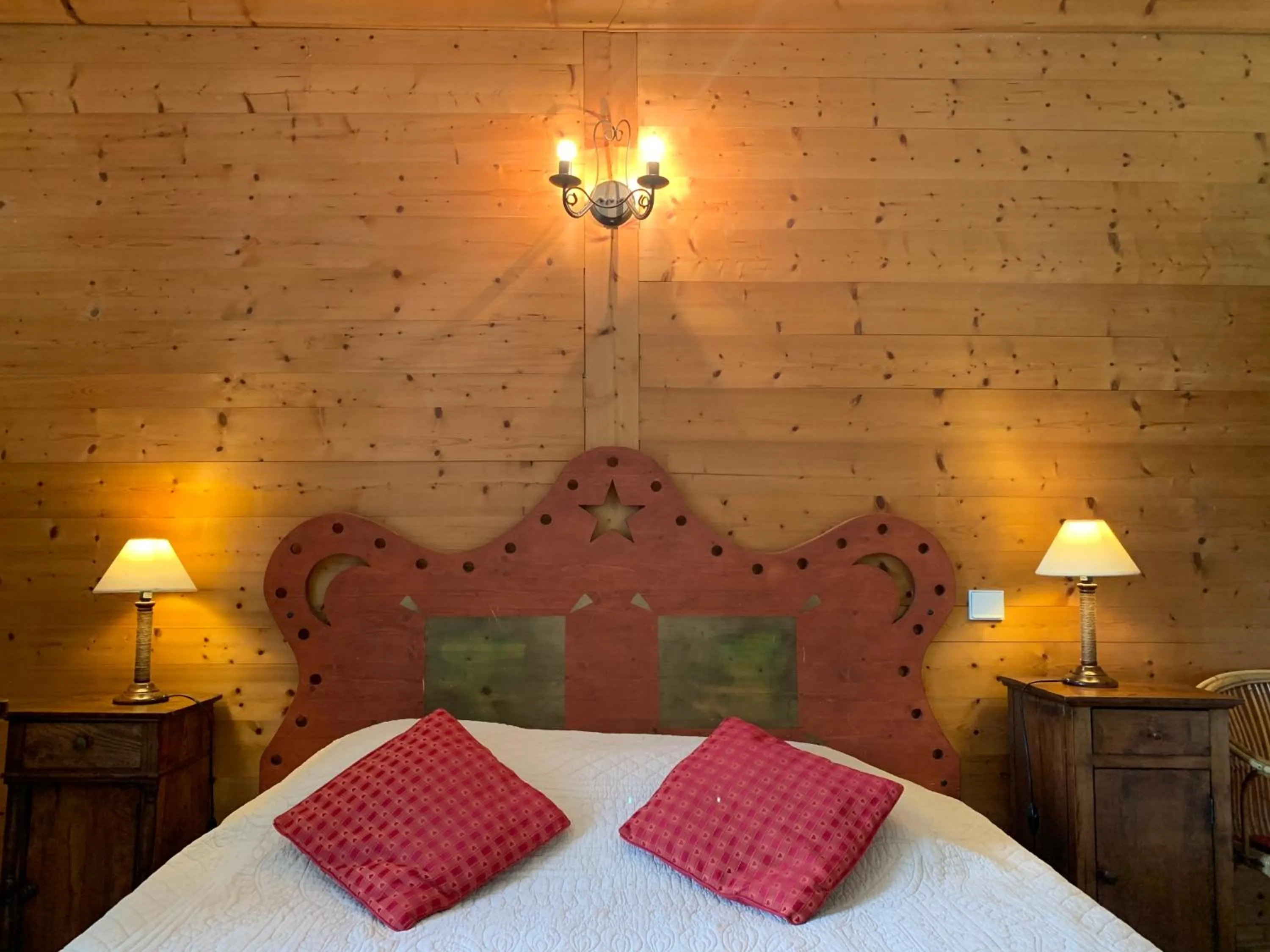 Bed in Au Cheval Blanc - appartements et chambres d'hôtes