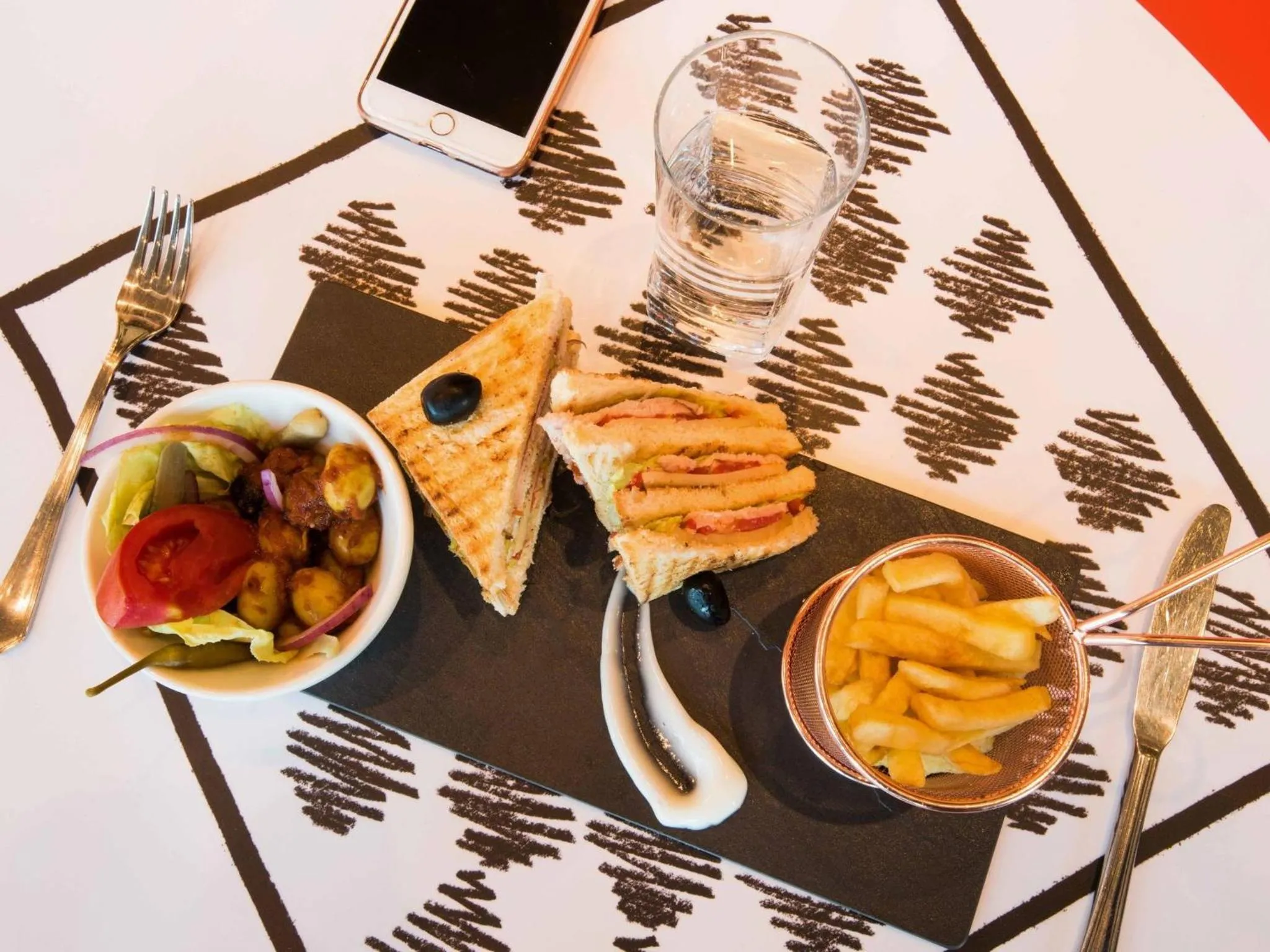 Food and drinks in Atlantis Alger Aéroport ex Ibis