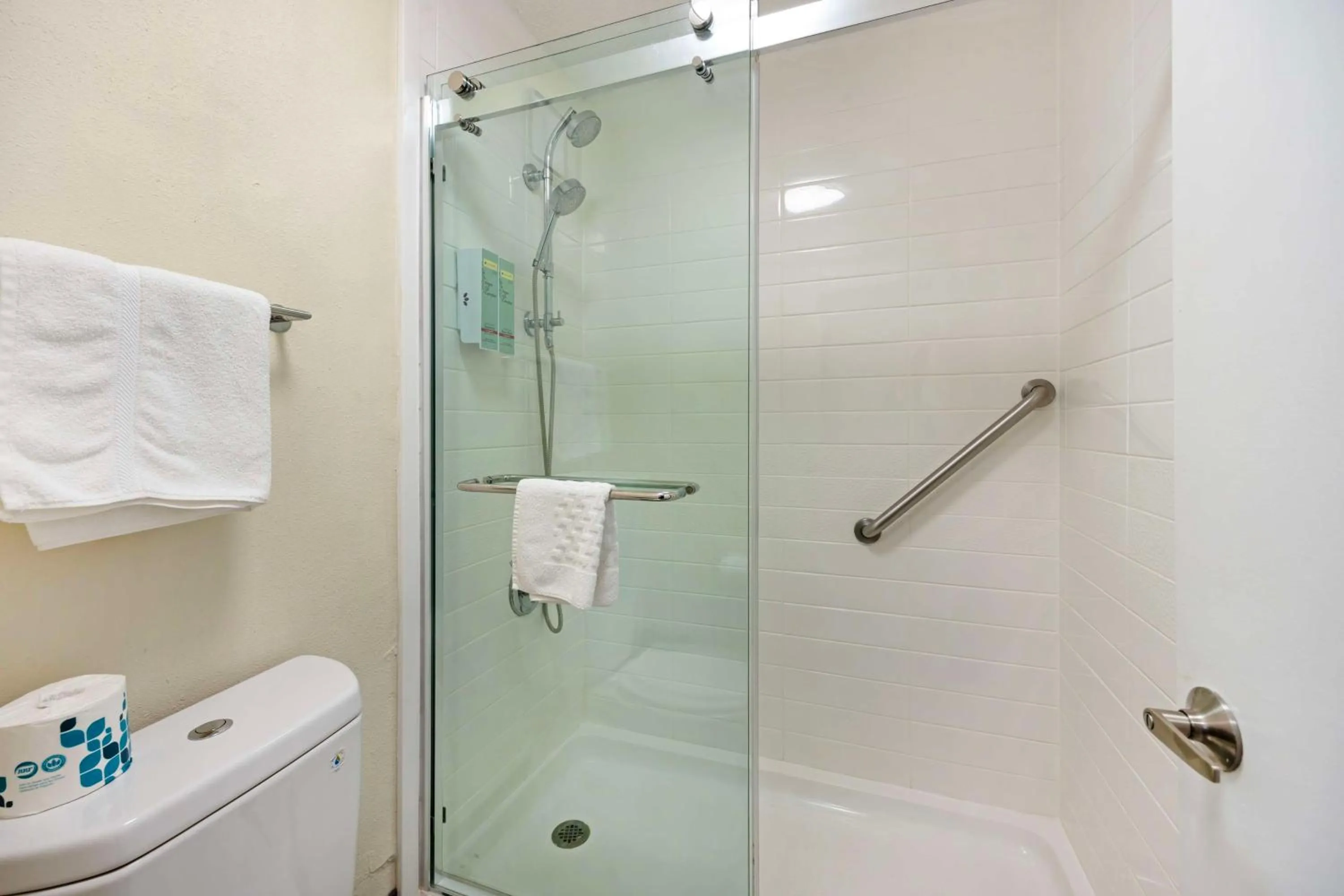 Bathroom in Best Western Franklin