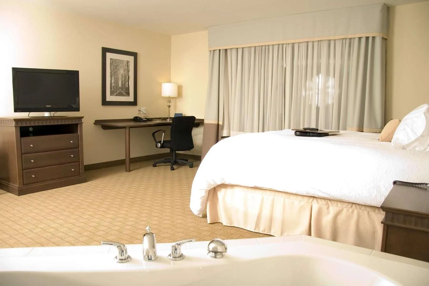 Bed in Hampton Inn & Suites Saint John