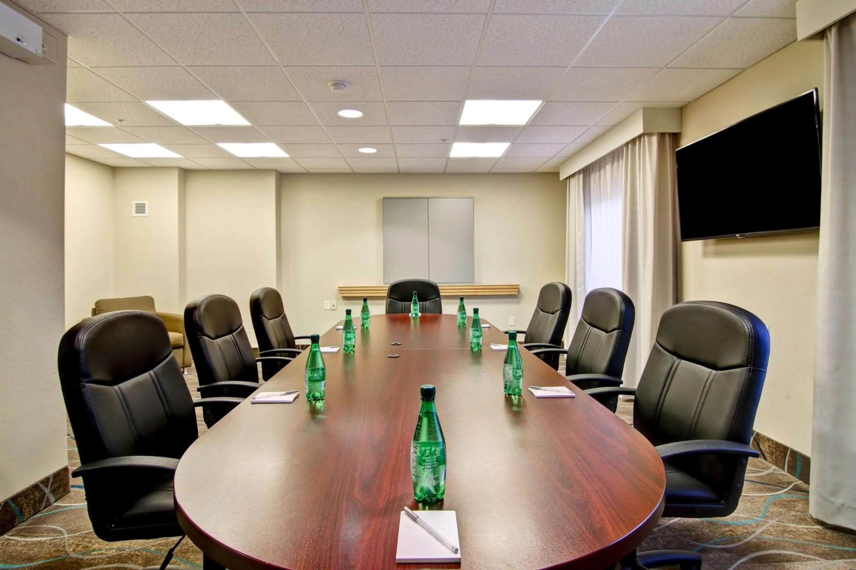 Meeting/conference room in Hampton Inn & Suites Saint John