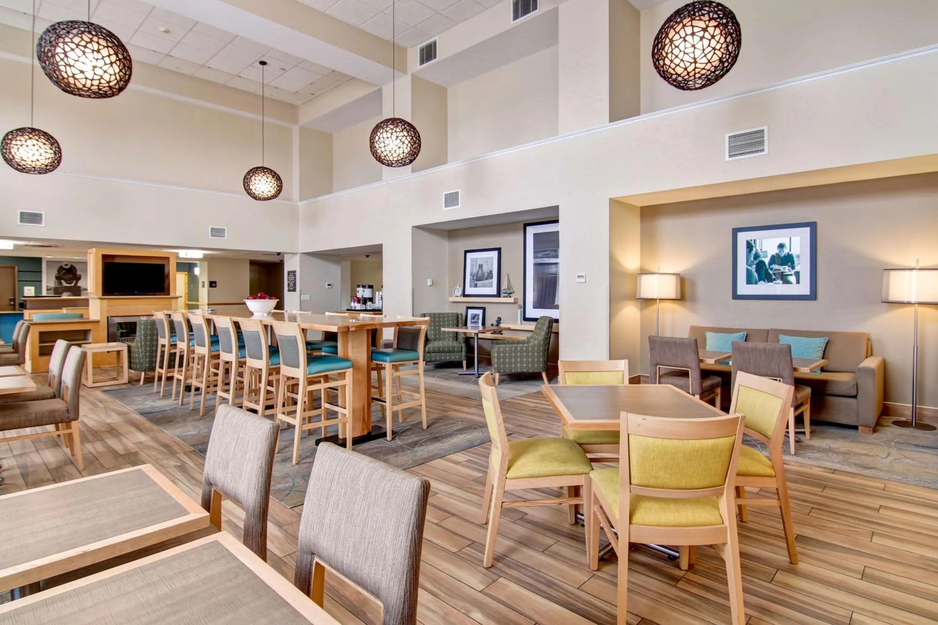 Restaurant/places to eat in Hampton Inn & Suites Saint John
