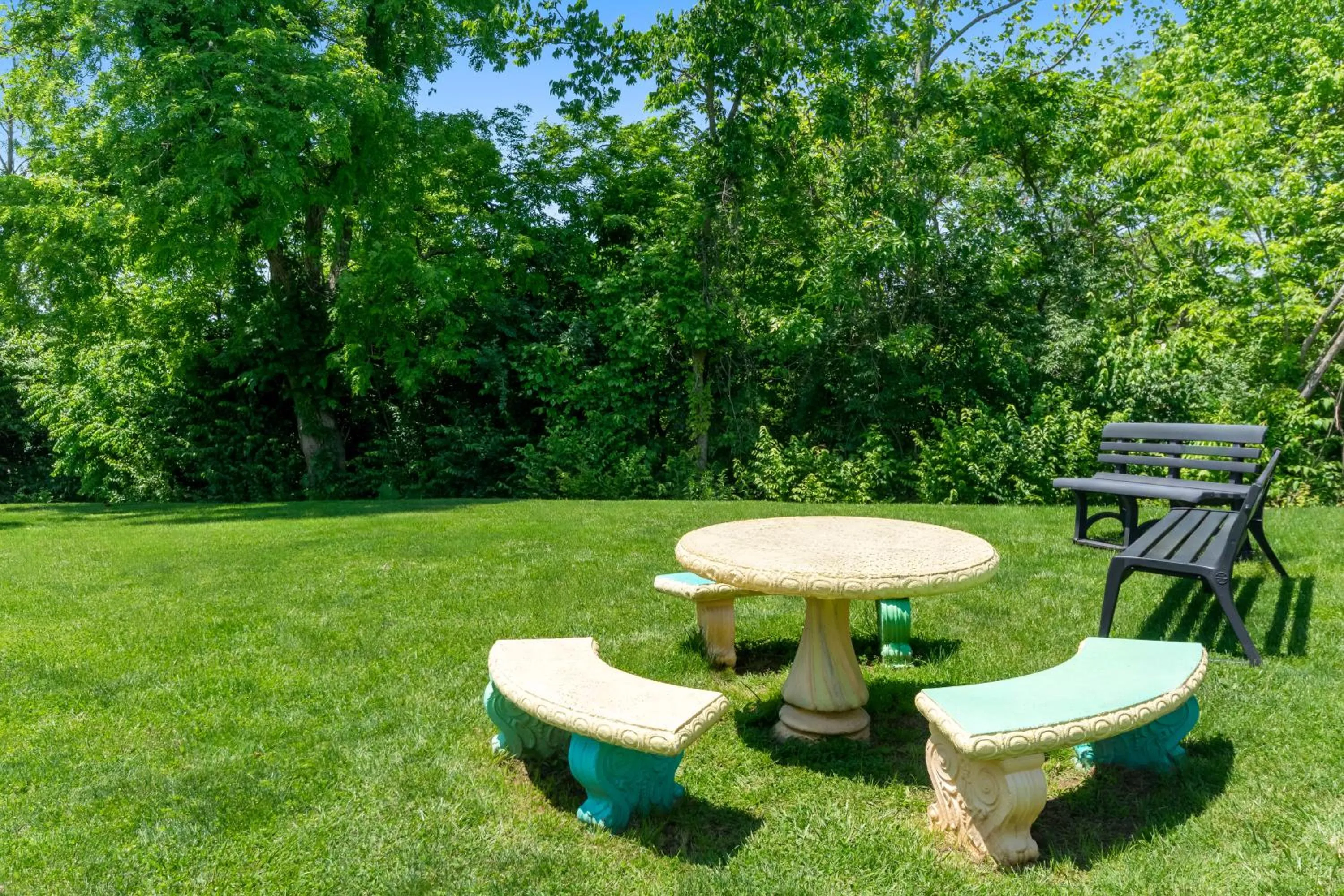 Garden in Americas Best Value Inn & Suites Williamstown